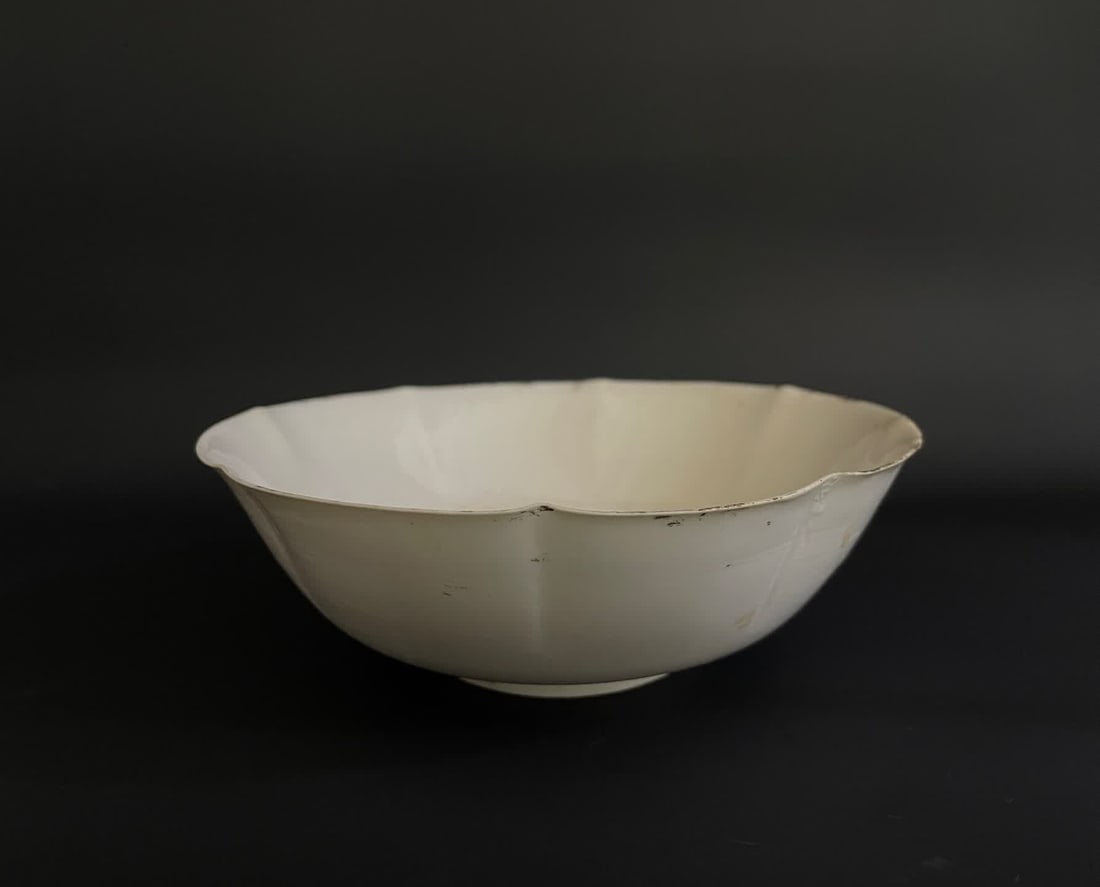 A piece of Northern Song Dynasty old kiln porcelain: Northern Song Dynasty old kiln porcelain SIZE: H:5cm mouthD:15cm (The Dimensions Of All Batches Are Manually Measured.If You Need More Detailed Information, Please Contact Our Customer Service