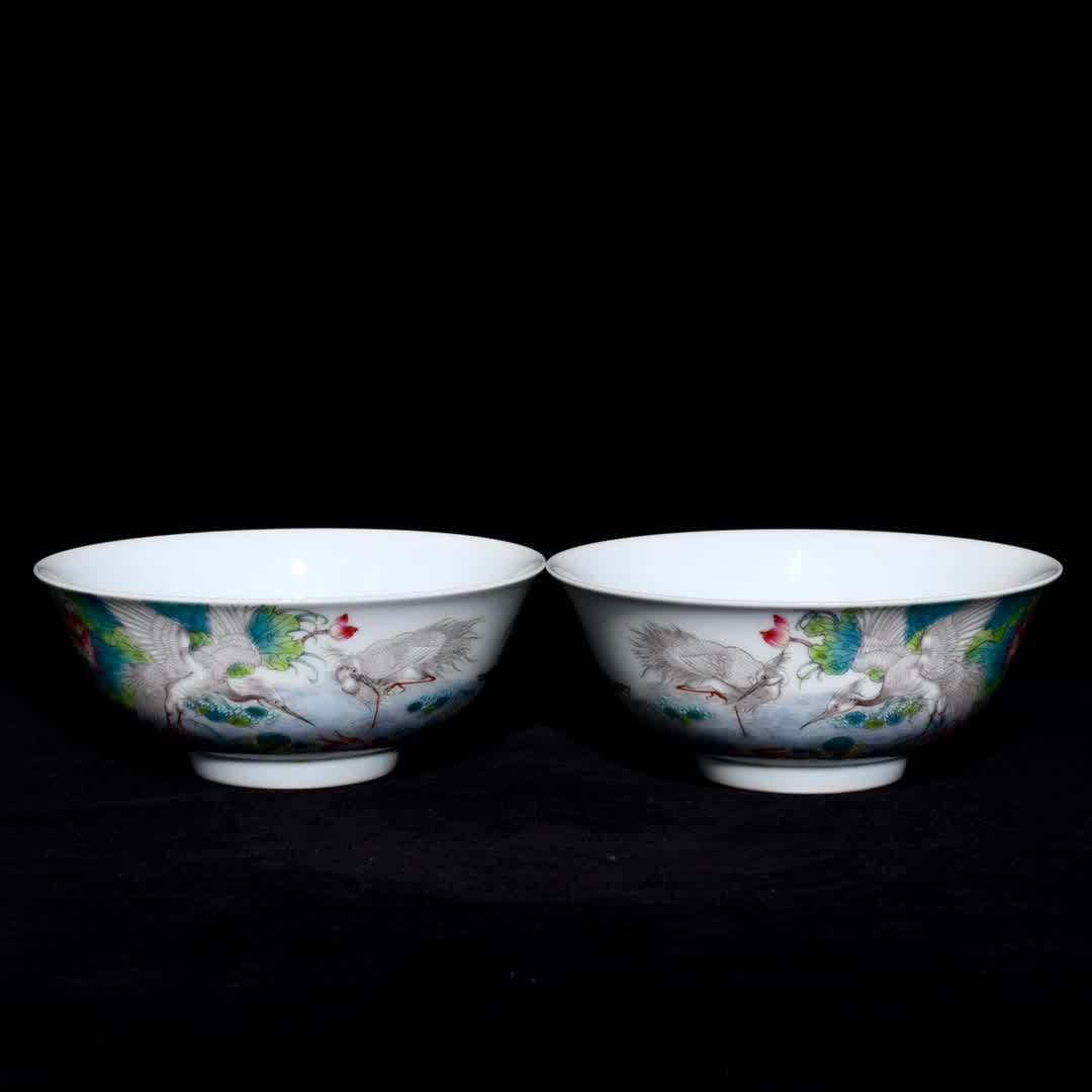 A pair of Qing Qianlong pastels all the way to the Kewen bowl: Qing Qianlong pastel all the way to the Kewen bowl SIZE: H:6.2cm mouthD:14.5cm (The Dimensions Of All Batches Are Manually Measured.If You Need More Detailed Information, Please Contact Our