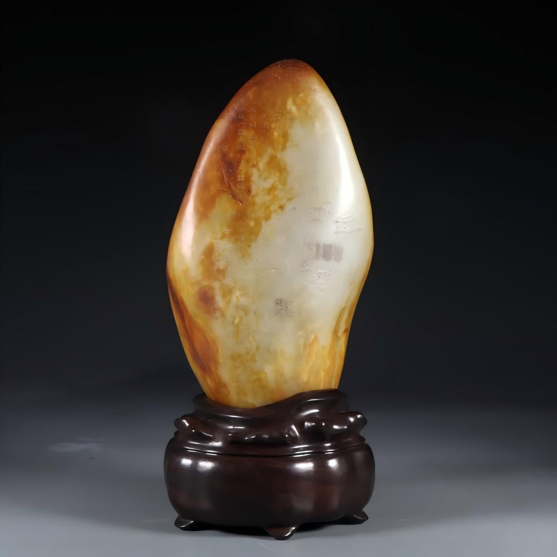 A piece of Qing Dynasty Hetian jade engraving rough stone: Qing Dynasty Hetian jade engraving rough stone SIZE: L:13.8cm W:8.3cm H:27.5cm W:4851g (The Dimensions Of All Batches Are Manually Measured.If You Need More Detailed Information, Please Contact Our Cu