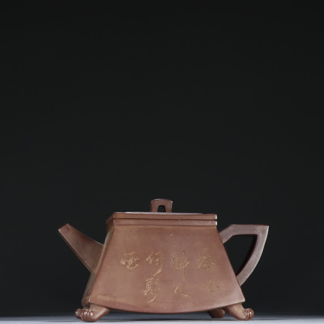A Qing Dynasty purple sand teapot: Qing Dynasty purple sand teapot SIZE: H:9cm W:15.8cm (The Dimensions Of All Batches Are Manually Measured.If You Need More Detailed Information, Please Contact Our Customer Service Before Bidding.)