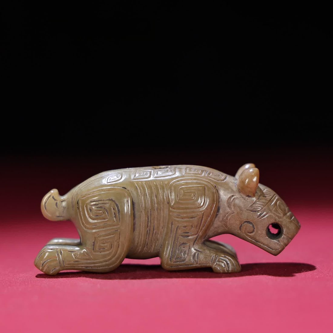 A Han Dynasty jade tiger handle: Han Dynasty jade tiger handle SIZE: 81x28x31mm W:111g (The Dimensions Of All Batches Are Manually Measured.If You Need More Detailed Information, Please Contact Our Customer Service Before Bidding.)