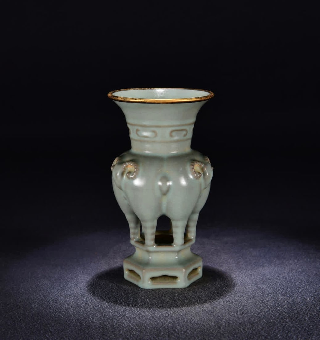 A piece of Song Ru kiln azure glaze three sheep statue (1 of 9)