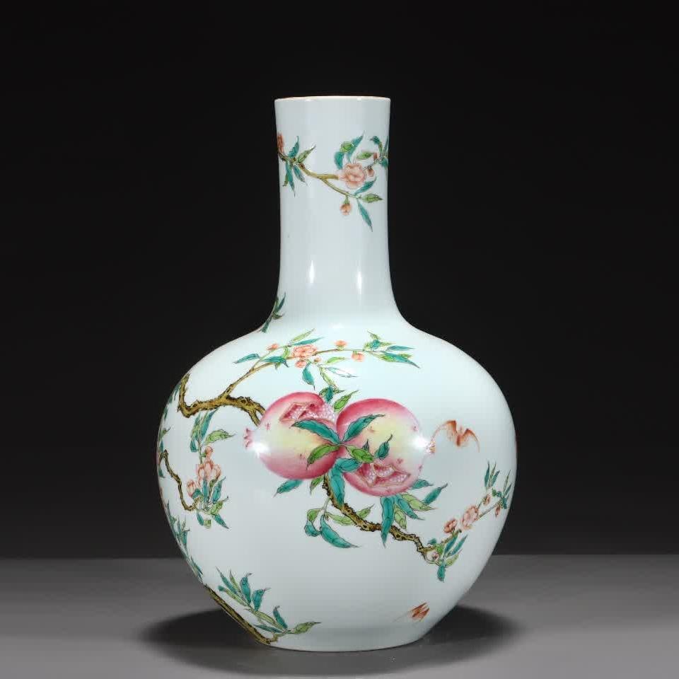 A pastel pomegranate pattern gilded celestial ball vase made in the Qing Yongzheng era: Qing Yongzheng year pastel pomegranate pattern gilded heavenly ball vase SIZE: H: 37cm Abdominal diameter 24cm Silk painting H: 63.5cm W: 31cm (The Dimensions Of All Batches Are Manually Measured.If Y