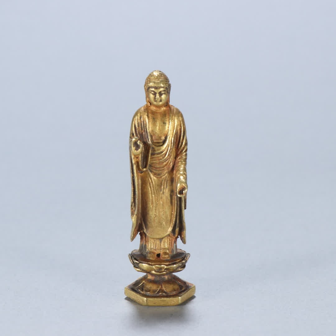 A bronze gilt statue of Shakyamuni in the Qing Dynasty: Qing Dynasty copper gilt Shakyamuni statue SIZE: H:7.1cm W:1.7cm W:65.6g (The Dimensions Of All Batches Are Manually Measured.If You Need More Detailed Information, Please Contact Our Customer Service