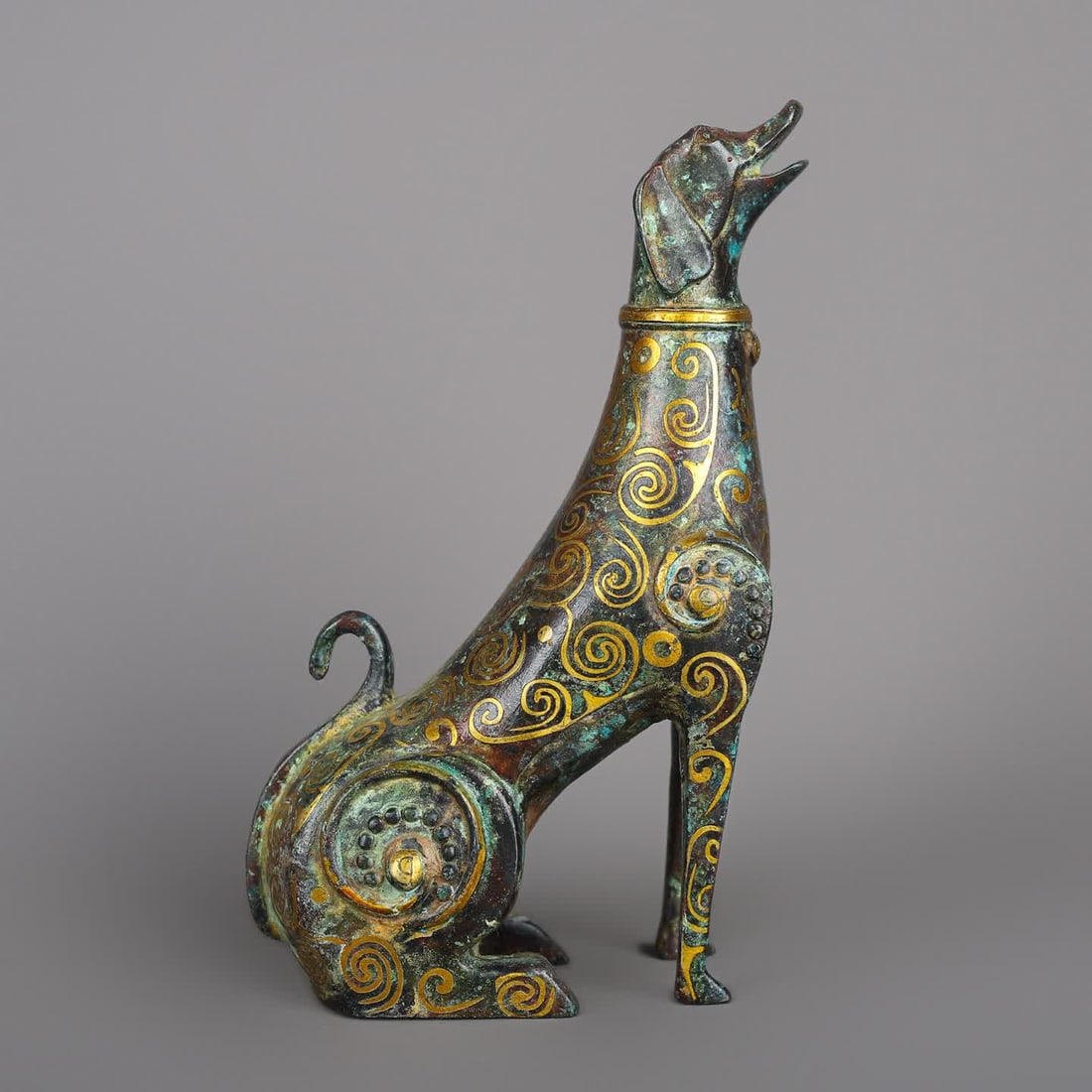 A piece of Han Dynasty bronze Cuojin looking at the sky: Han Dynasty bronze Cuojin looked at the sky and roared SIZE: W:570g L:9cm W:4.5cm H:16cm (The Dimensions Of All Batches Are Manually Measured.If You Need More Detailed Information, Please Contact Our