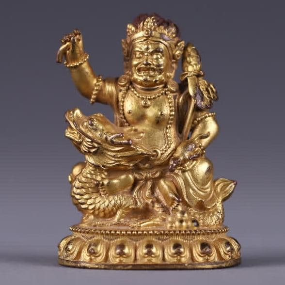 A piece of Qing Dynasty copper gilt water god of wealth inch Buddha: Qing Dynasty Copper gilt Water God of Wealth inch Buddha The whole body is gilded The flower kneels and is dazzling, the God of Water Wealth is in a sitting posture, wearing a crown on his head, his f