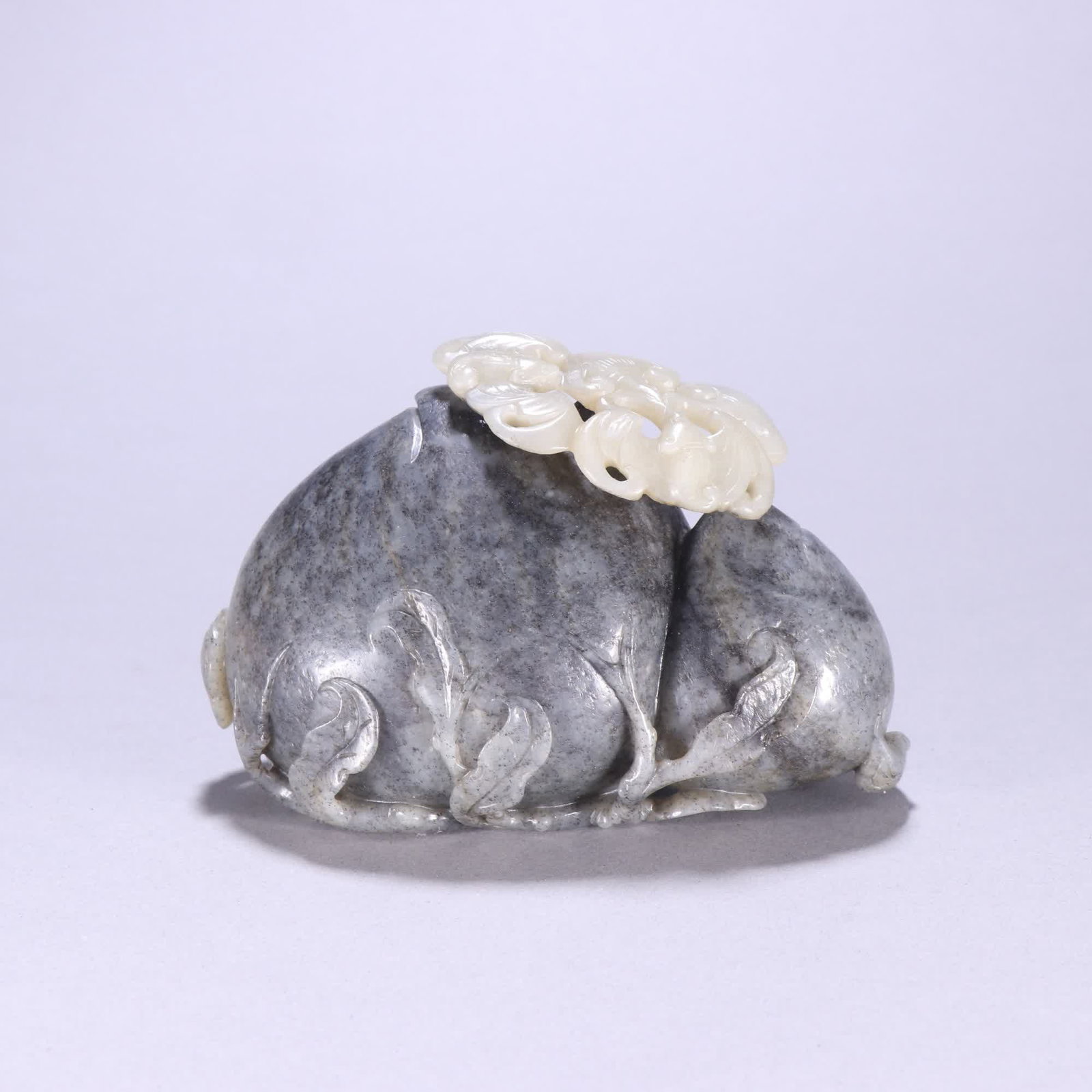 A blue and white seed material longevity peach ornament (1 of 9)