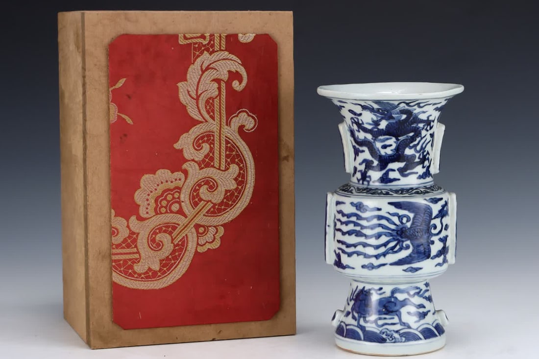 A piece of Daming Wanli blue and white dragon and phoenix pattern halberd (1 of 8)