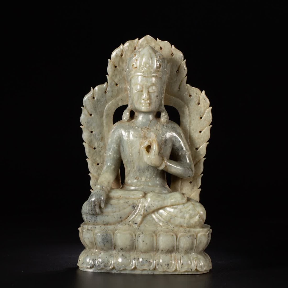 A piece of Qing Dynasty Hetian jade Guanyin: Qing Dynasty Hetian Jade Guanyin SIZE: L:10.5cm W:4.5cm H:18cm W:1000g (The Dimensions Of All Batches Are Manually Measured.If You Need More Detailed Information, Please Contact Our Customer Service B