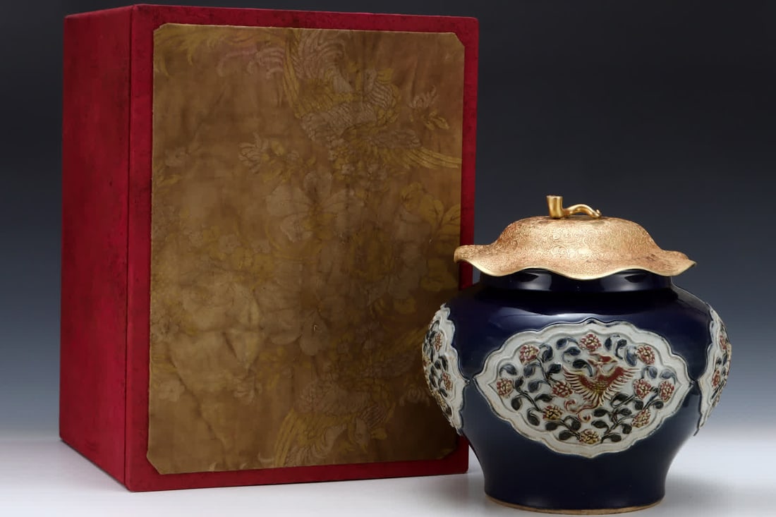 A Yuanji blue glaze pinched lion phoenix pattern jar: Yuanji blue glaze pinch flower lion phoenix pattern jar SIZE: H: 35.5cm Abdominal diameter 35cm (The Dimensions Of All Batches Are Manually Measured.If You Need More Detailed Information, Please