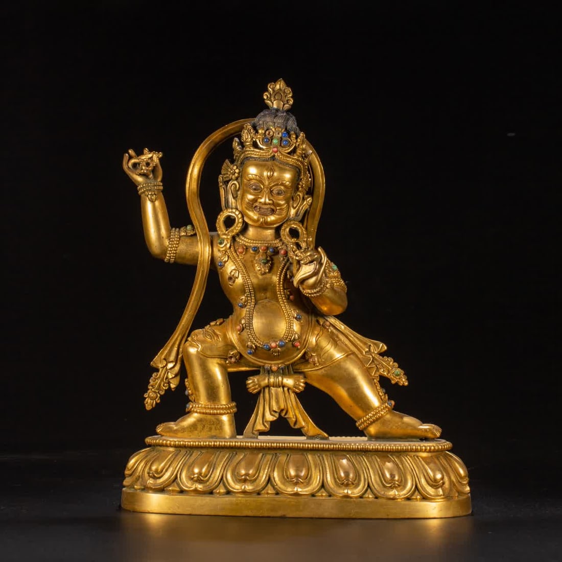 A bronze gilt Buddha statue of the Qing Dynasty: A copper-gilt Buddha statue of the Qing Dynasty SIZE: L:21cm W:9cm H:27cm (The Dimensions Of All Batches Are Manually Measured.If You Need More Detailed Information, Please Contact Our Customer