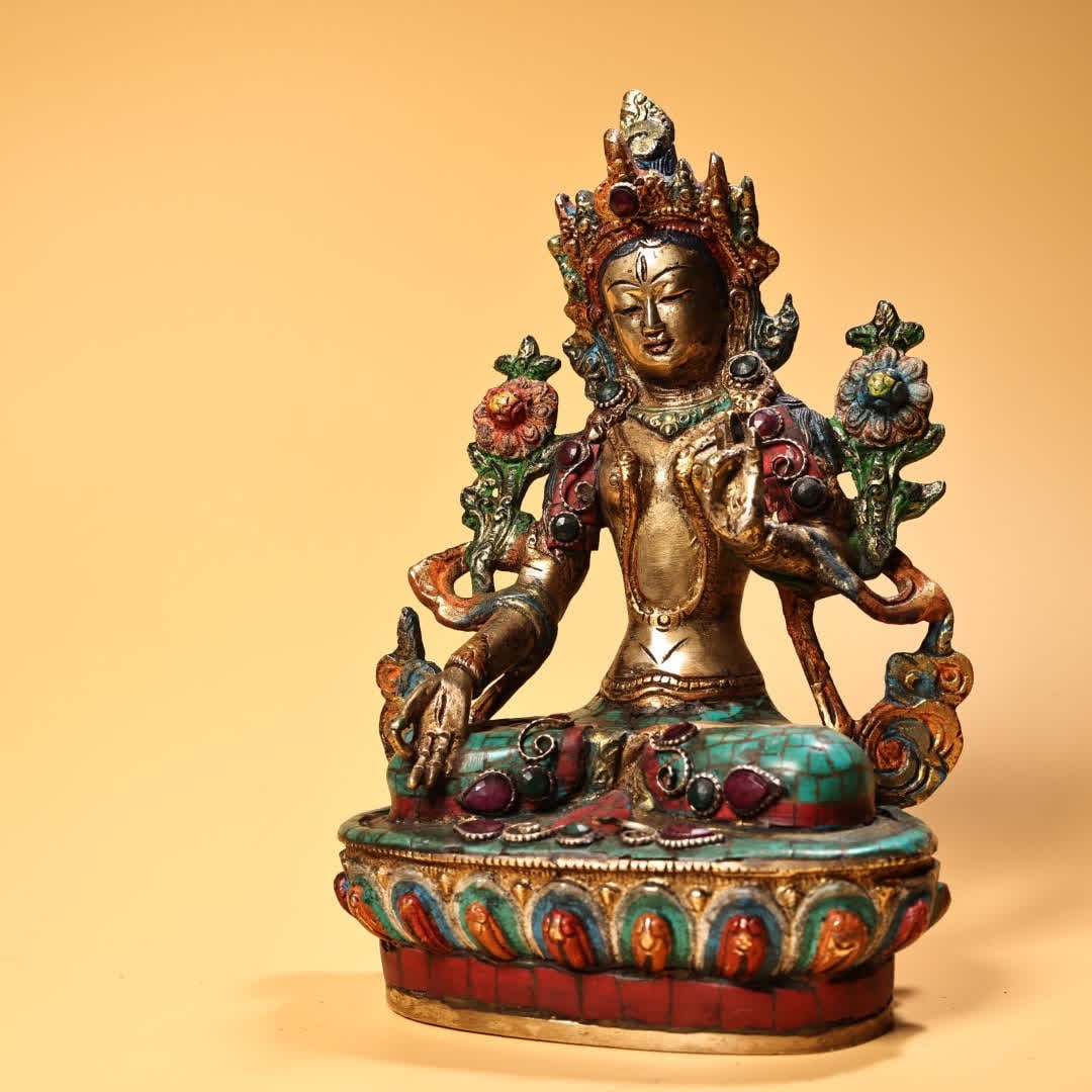 A Qing Dynasty carved painted Buddha statue inlaid with gemstones and white Tara: A Buddha statue of Tara White with precious stones carved in the Qing Dynasty SIZE: W:2400g H:20cm W:16cm (The Dimensions Of All Batches Are Manually Measured.If You Need More Detailed Information, Pl