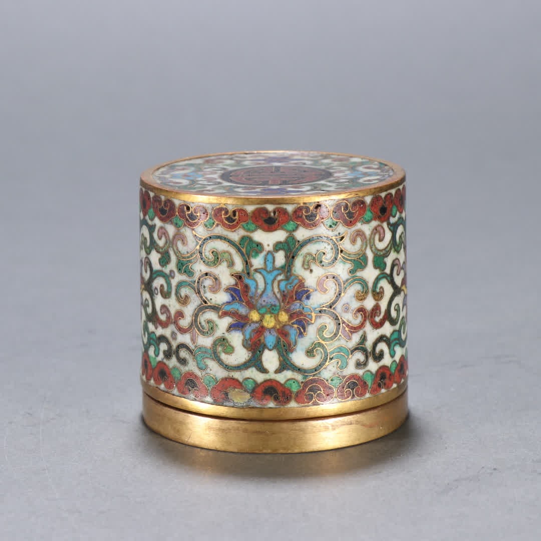 A Qing Dynasty copper gilt cloisonné enamel entwined lotus pattern finger box: Qing Dynasty copper gilt cloisonné enamel entwined lotus pattern finger box SIZE: H:5.9cm W:6cm W:306.2g (The Dimensions Of All Batches Are Manually Measured.If You Need More Detailed Information, Pl