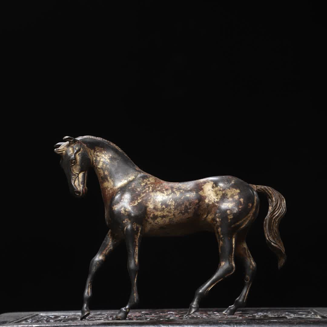 A Qing Dynasty bronze gold horse ornament: Qing Dynasty copper rubbing gold horse ornament SIZE: L:24cm W:6cm H:20cm W:1.25kg (The Dimensions Of All Batches Are Manually Measured.If You Need More Detailed Information, Please Contact Our Custom