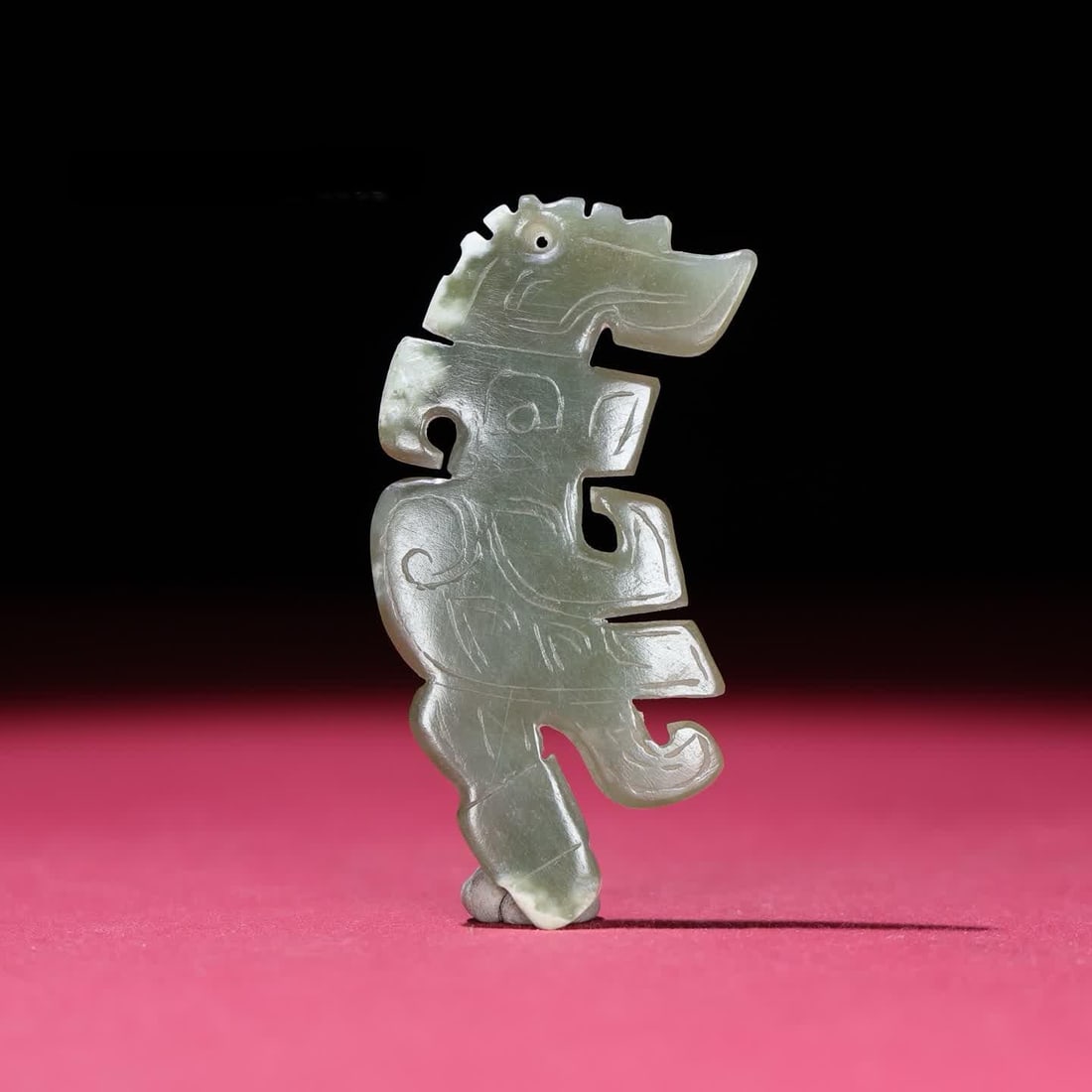 A Han Dynasty jade bird pendant: Han Dynasty jade black bird pendant SIZE: 79x40x5mm W:26g (The Dimensions Of All Batches Are Manually Measured.If You Need More Detailed Information, Please Contact Our Customer Service Before Bidding