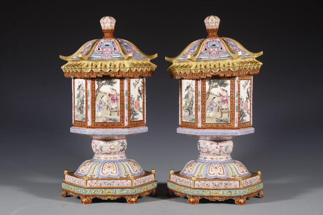 A pair of Qing Qianlong Liufang Palace lanterns flowers and birds three sections (1 of 9)