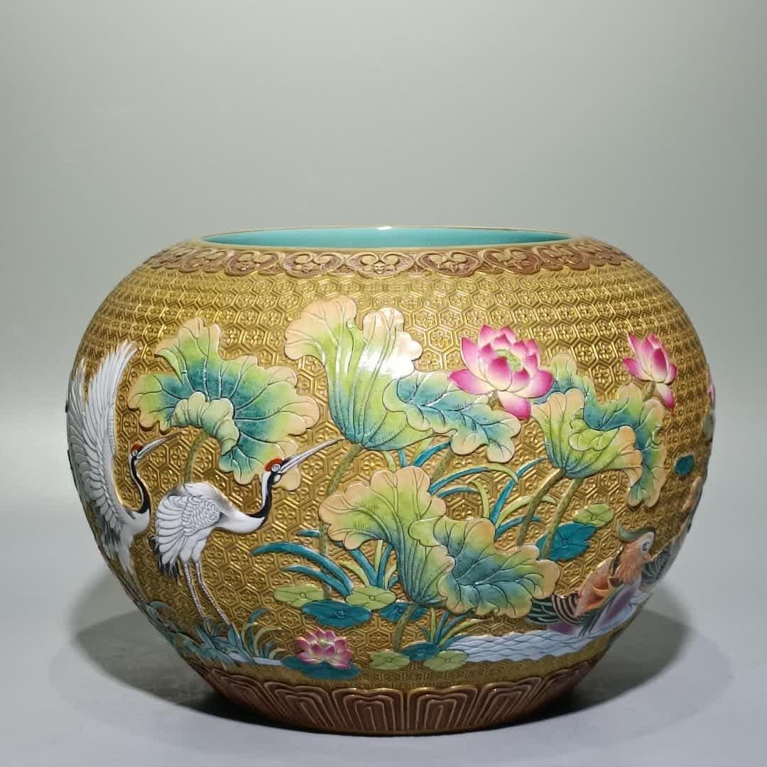 A piece of Qianlong era of the Qing Dynasty enamel colored gold carved lotus pond pen washing tank: Qianlong year of the Qing Dynasty Enamel colored gold carved lotus pond sex pen washing tank SIZE: H: 17cm Belly D: 23.5cm (The Dimensions Of All Batches Are Manually Measured.If You Need More Detaile