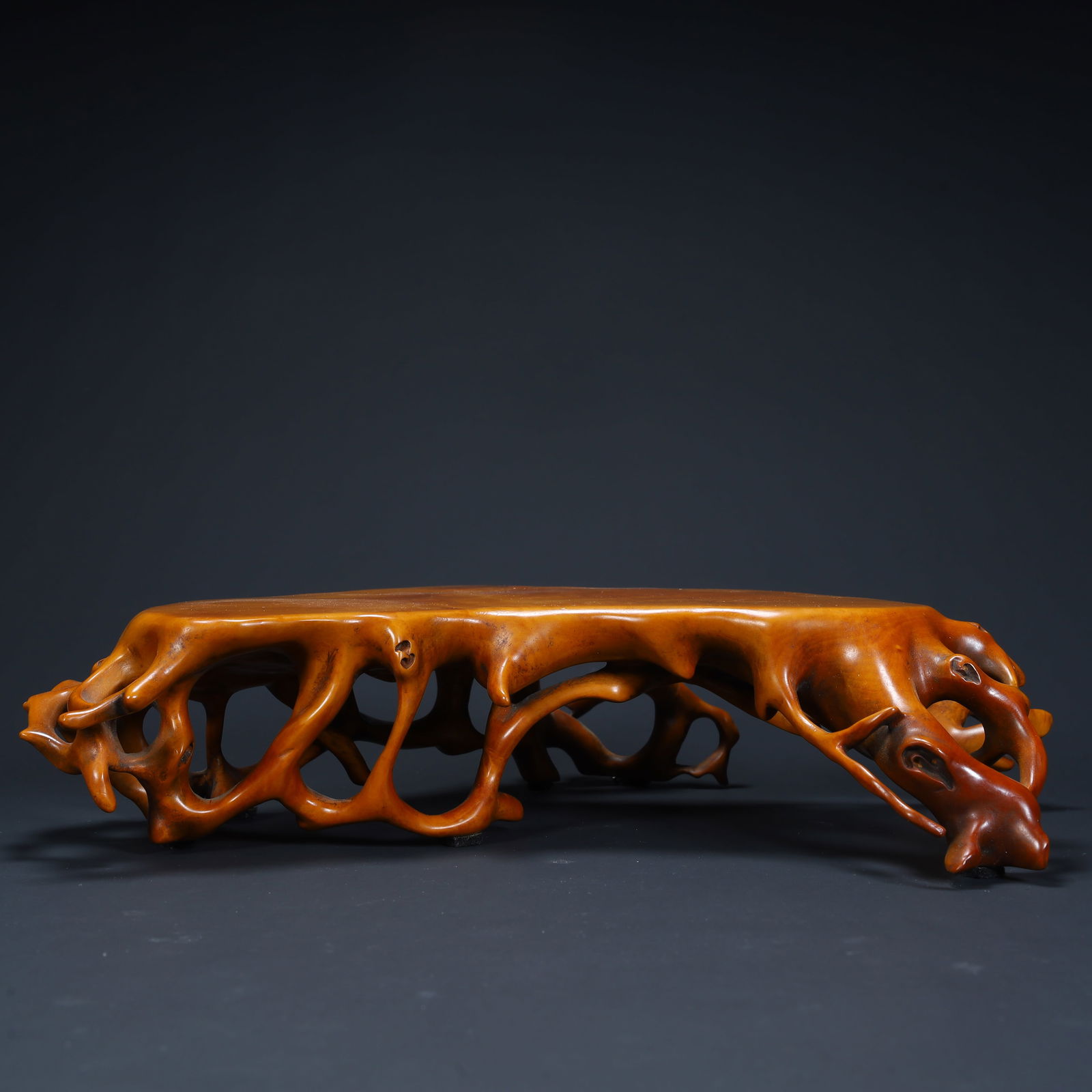 A Qing Dynasty boxwood root carving ornament: Qing Dynasty boxwood root carving ornaments H:7cm L:32cm W:24cm W:560g (The Dimensions Of All Batches Are Manually Measured.If You Need More Detailed Information, Please Contact Our Customer Service B