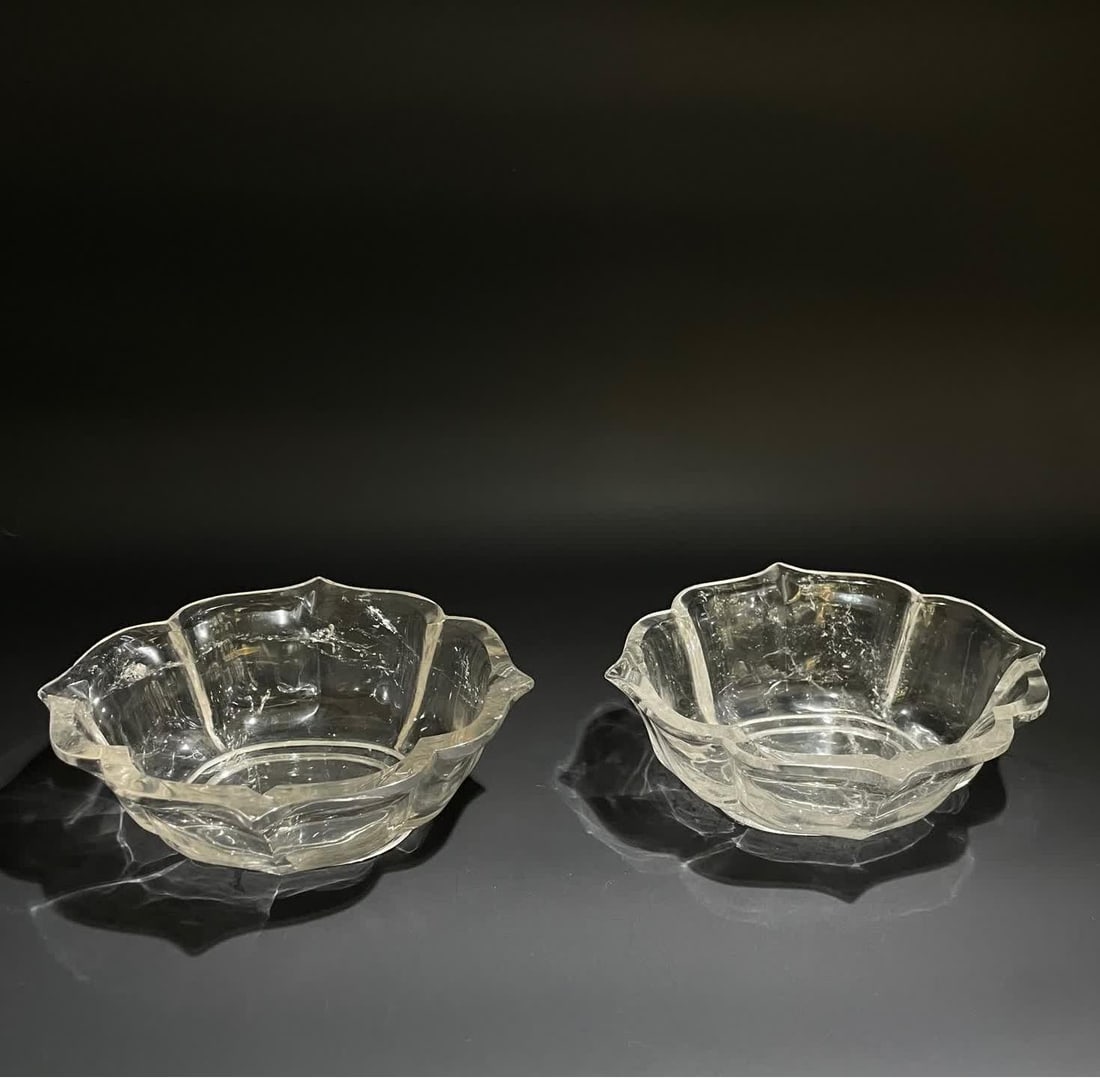 A pair of Ming Dynasty lotus crystal bowls: A pair of lotus crystal bowls in the Ming Dynasty SIZE: L:12cm W:10cm H:4.3cm (The Dimensions Of All Batches Are Manually Measured.If You Need More Detailed Information, Please Contact Our Customer Se