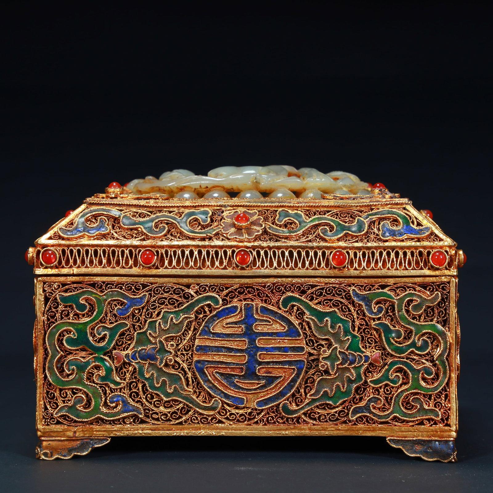 A Qing Dynasty gold-threaded jade-inlaid gemstone "Fushou pattern" box: Qing Dynasty gold silk inlaid jade inlaid gemstone "Fushou pattern" box SIZE: H:8cm L:13cm W:10cm W:504g (The Dimensions Of All Batches Are Manually Measured.If You Need More Detailed Information, Ple