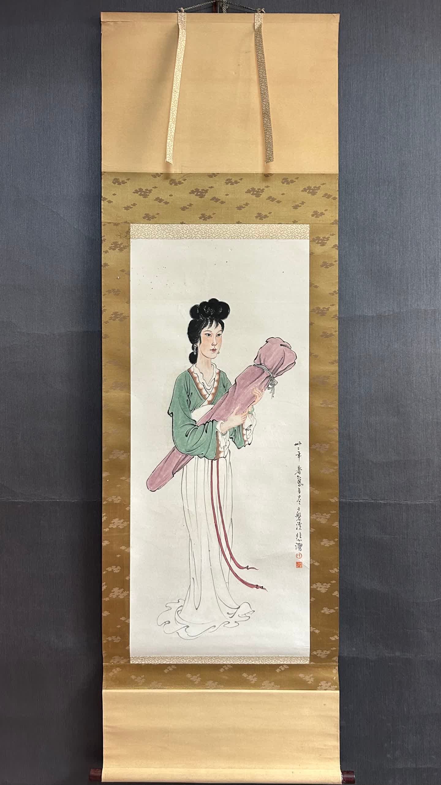 A vertical axis painting of Xu Beihong's figures: Xu Beihong's figure vertical axis painting SIZE: L:42x97cm (The Dimensions Of All Batches Are Manually Measured.If You Need More Detailed Information, Please Contact Our Customer Service Before Biddin
