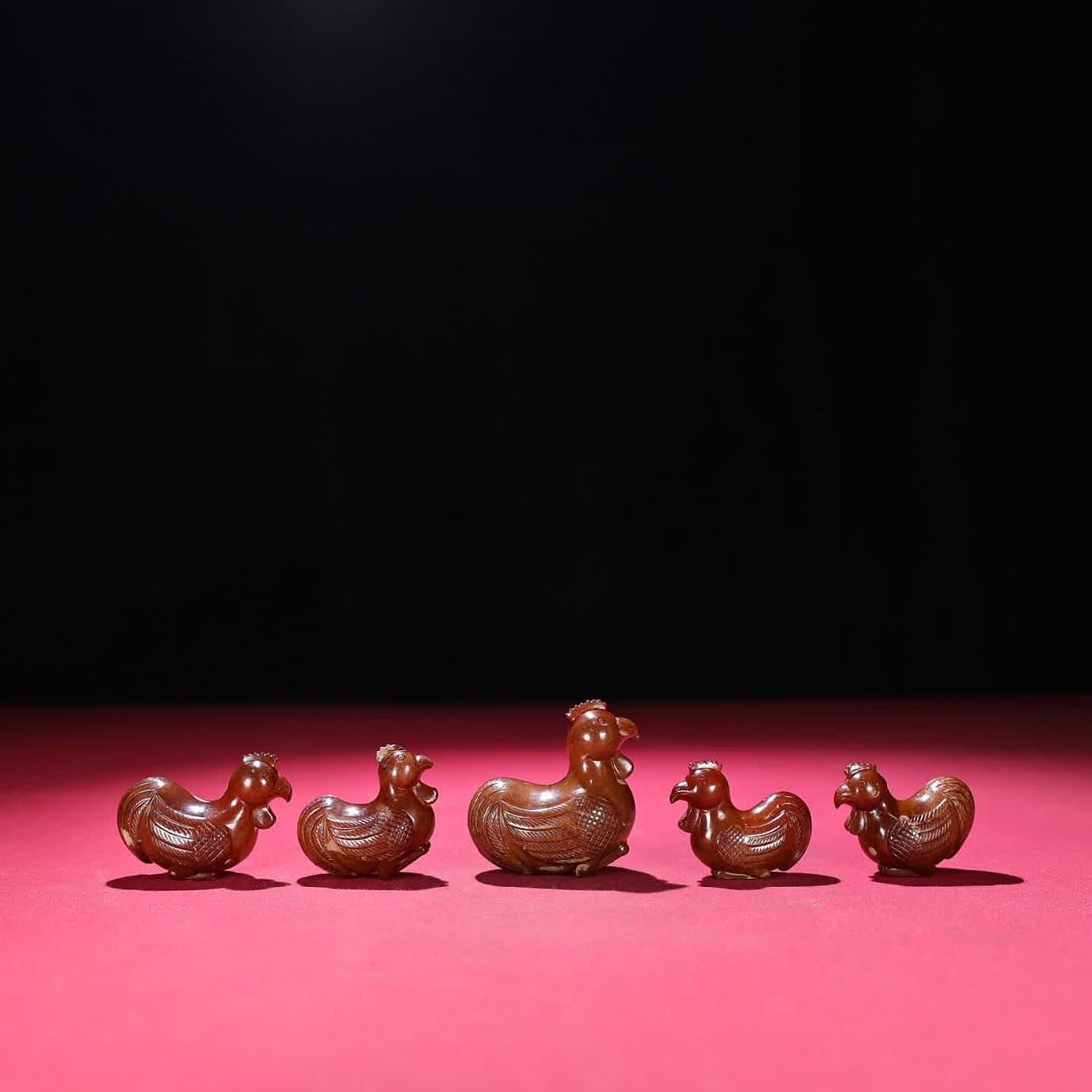 A set of Han Dynasty jade was promoted to five levels in a row, and the whole family was blessed: Han Dynasty jade was promoted to five levels in a row, and a set of family chickens SIZE: Large Chicken 53x32x51mm W: 84g Chicken 43x31x23mm W: 38g (The Dimensions Of All Batches Are Manually Measured