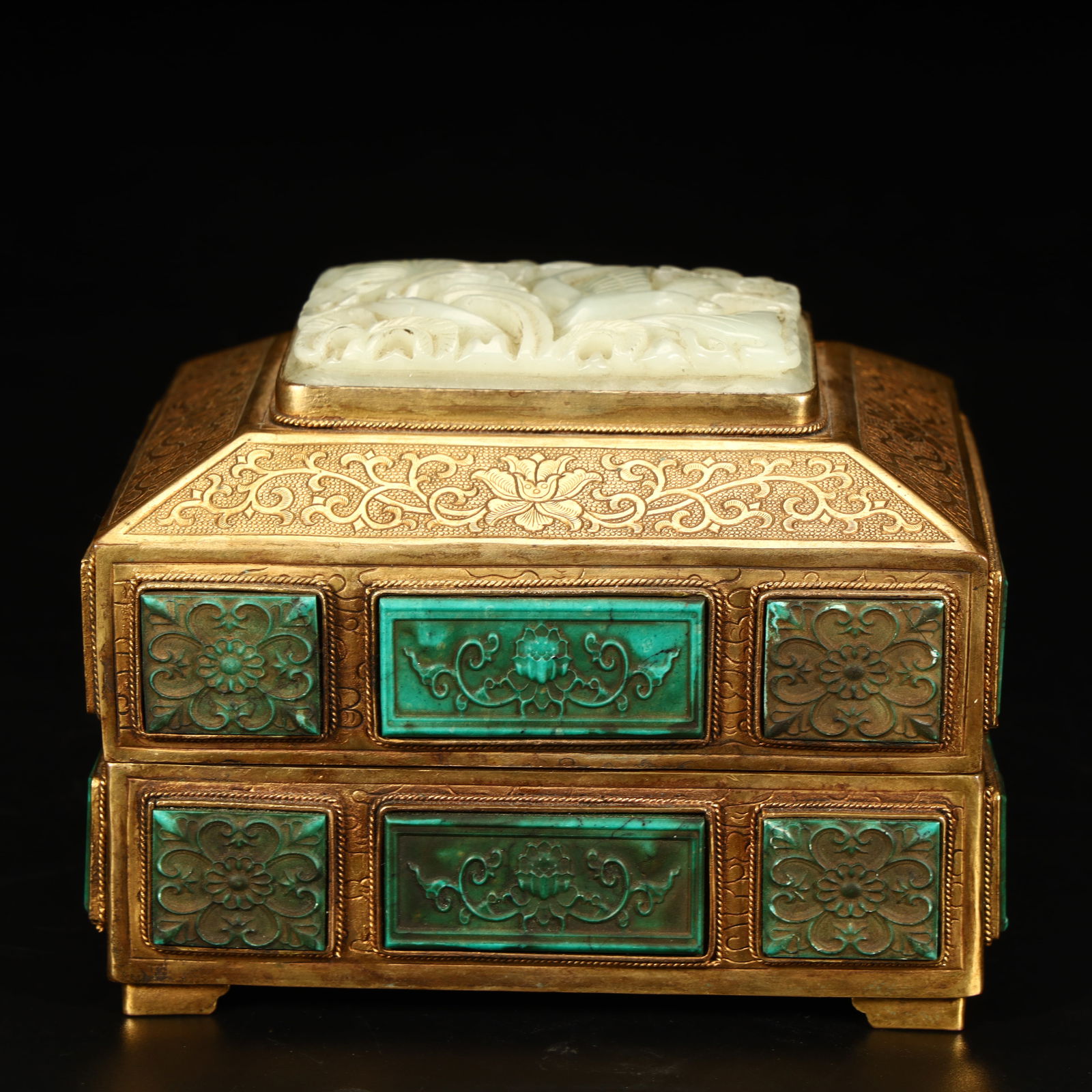 A Qing Dynasty copper-gilt jade jewelry box: Qing Dynasty copper gilt inlaid jade jewelry box SIZE: H:9.5cm L:12.5cm W:10.5cm W:912.6g (The Dimensions Of All Batches Are Manually Measured.If You Need More Detailed Information, Please Contact Our