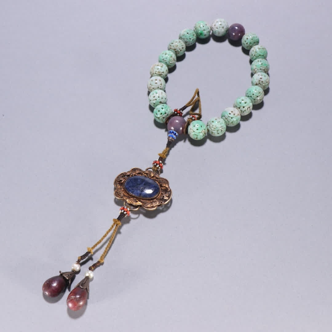 A piece of Qing Dynasty jade eighteen hands (1 of 9)