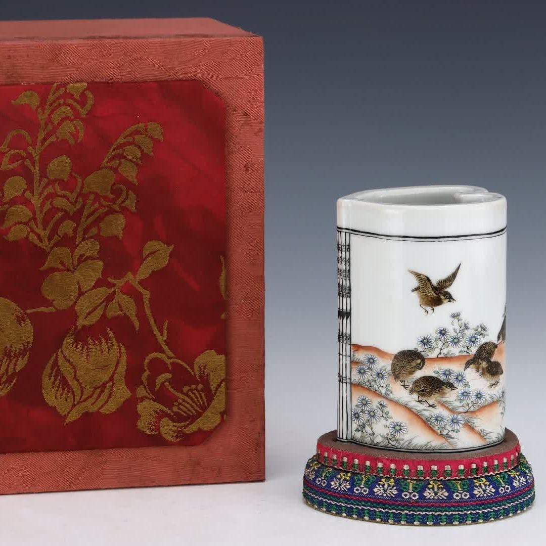 A pastel reed goose pen holder of Qing Daoguang Shende Hall: Qing Daoguang Shen De Hall pastel reed goose pen holder SIZE: H: 12.5cm Abdominal diameter 8.2cm (The Dimensions Of All Batches Are Manually Measured.If You Need More Detailed Information, Please