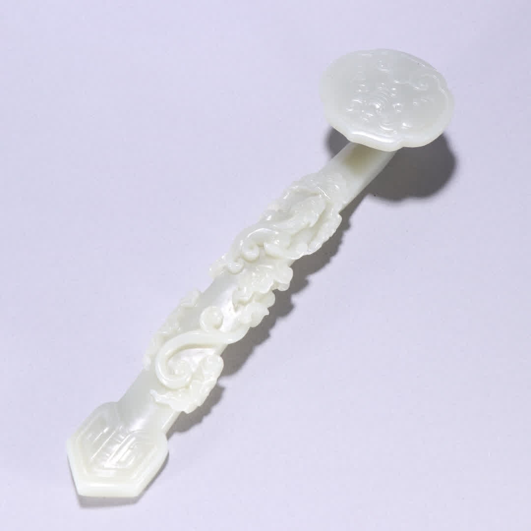 A piece of Qing Dynasty Xinjiang Qing Dynasty Hetian jade dragon pattern ruyi handle: Qing Dynasty Xinjiang Qing Dynasty Hetian jade dragon pattern ruyi handle SIZE: L:22.2cm W:5.6cm W:183.1g (The Dimensions Of All Batches Are Manually Measured.If You Need More Detailed Information, Pl