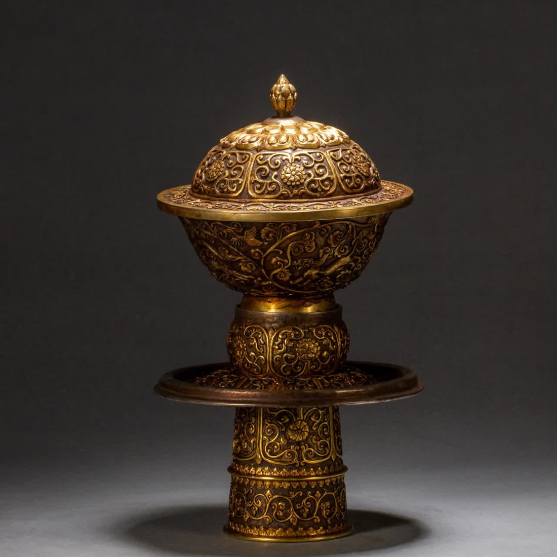 A copper gilt smoker from the Qing Dynasty: Copper gilt smoker in the Qing Dynasty SIZE: L:20cm W:18cm H:20cm (The Dimensions Of All Batches Are Manually Measured.If You Need More Detailed Information, Please Contact Our Customer Service Before