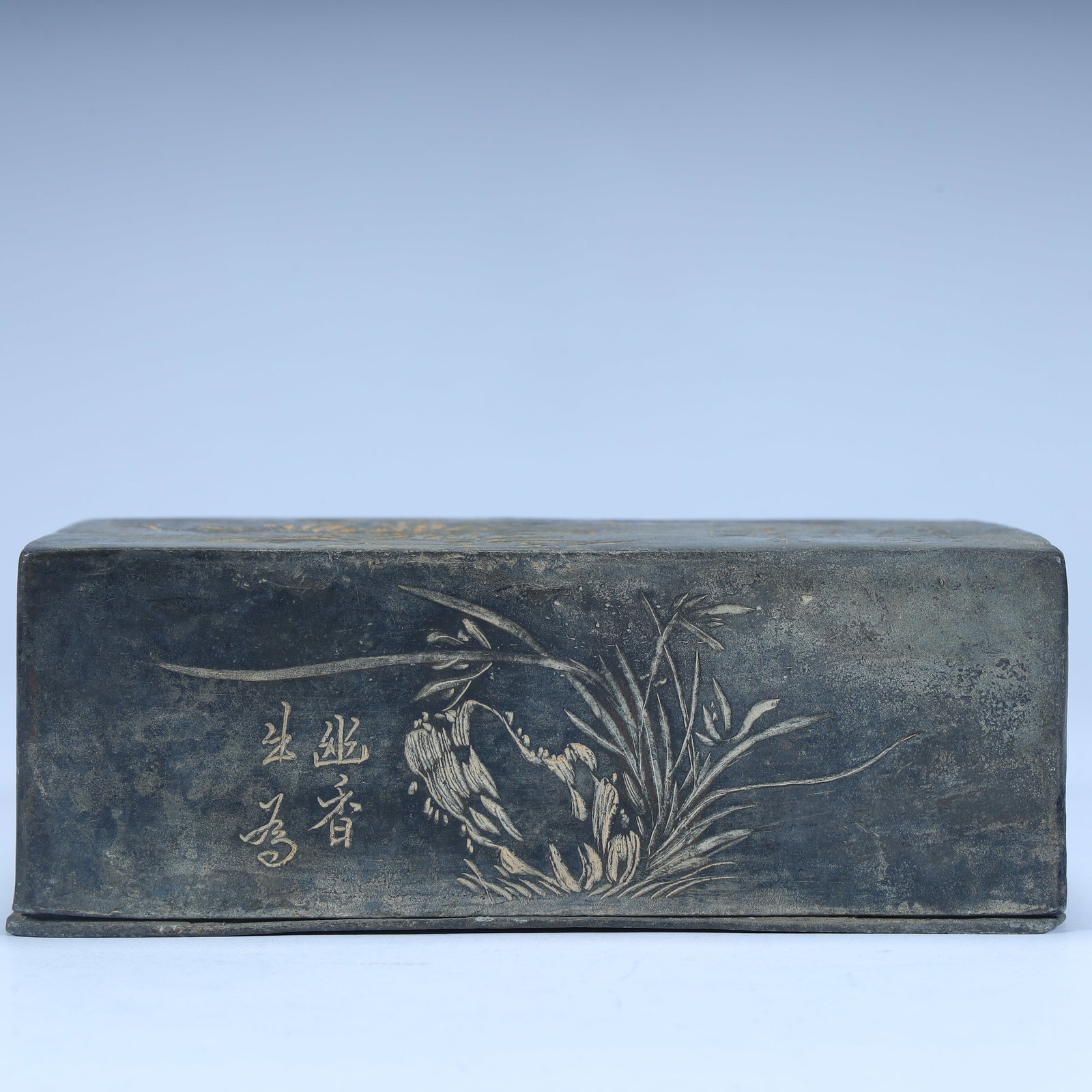 A Qing Dynasty tin study multi-compartment box: Qing Dynasty tin study multi-grid box SIZE: Tin box: H: 5.5cm L: 14.5cm W: 9cm W: 760g (The Dimensions Of All Batches Are Manually Measured.If You Need More Detailed Information, Please Contact Our Cu