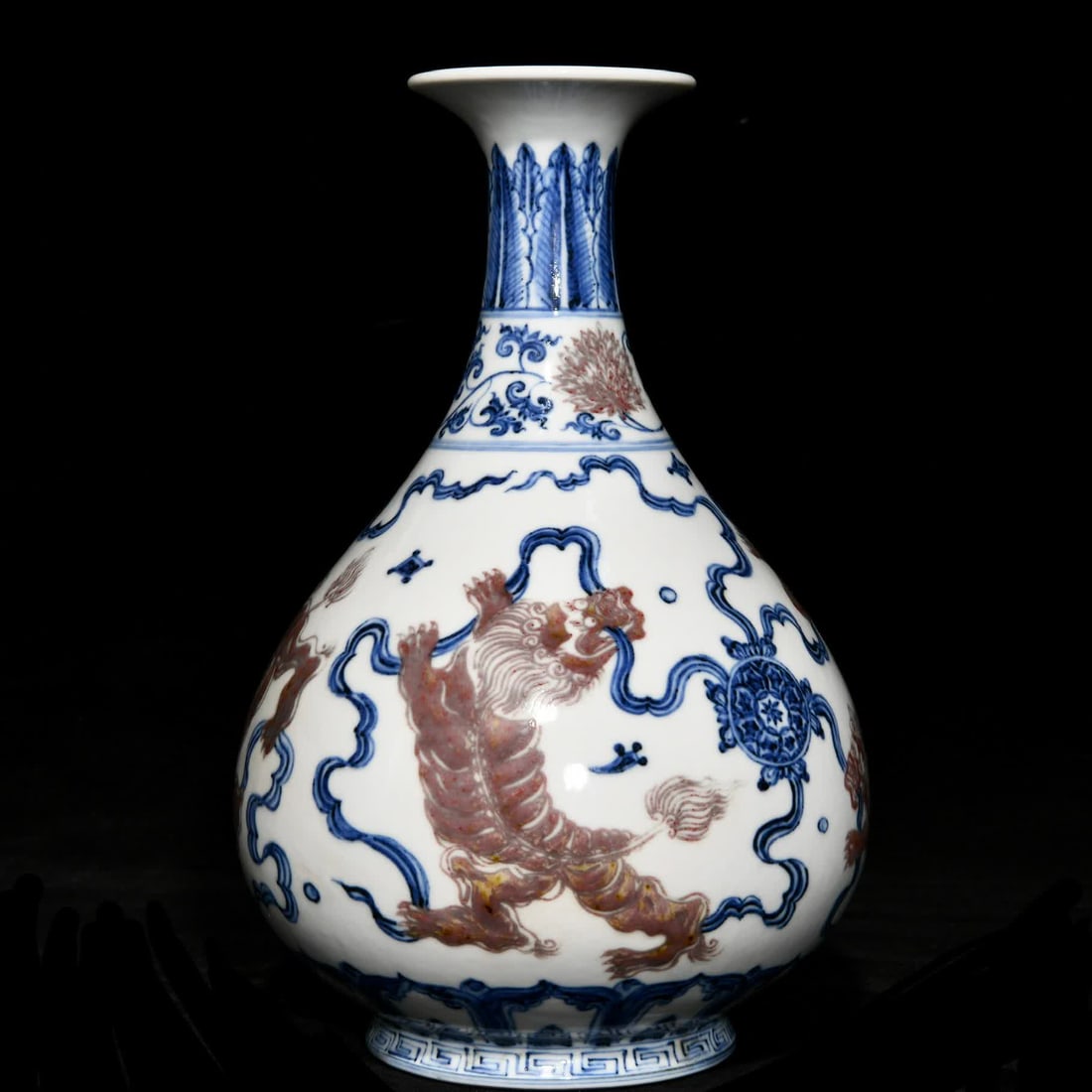 A Ming Xuande blue and white glaze red lion rolling hydrangea pattern jade pot spring vase (1 of 9)