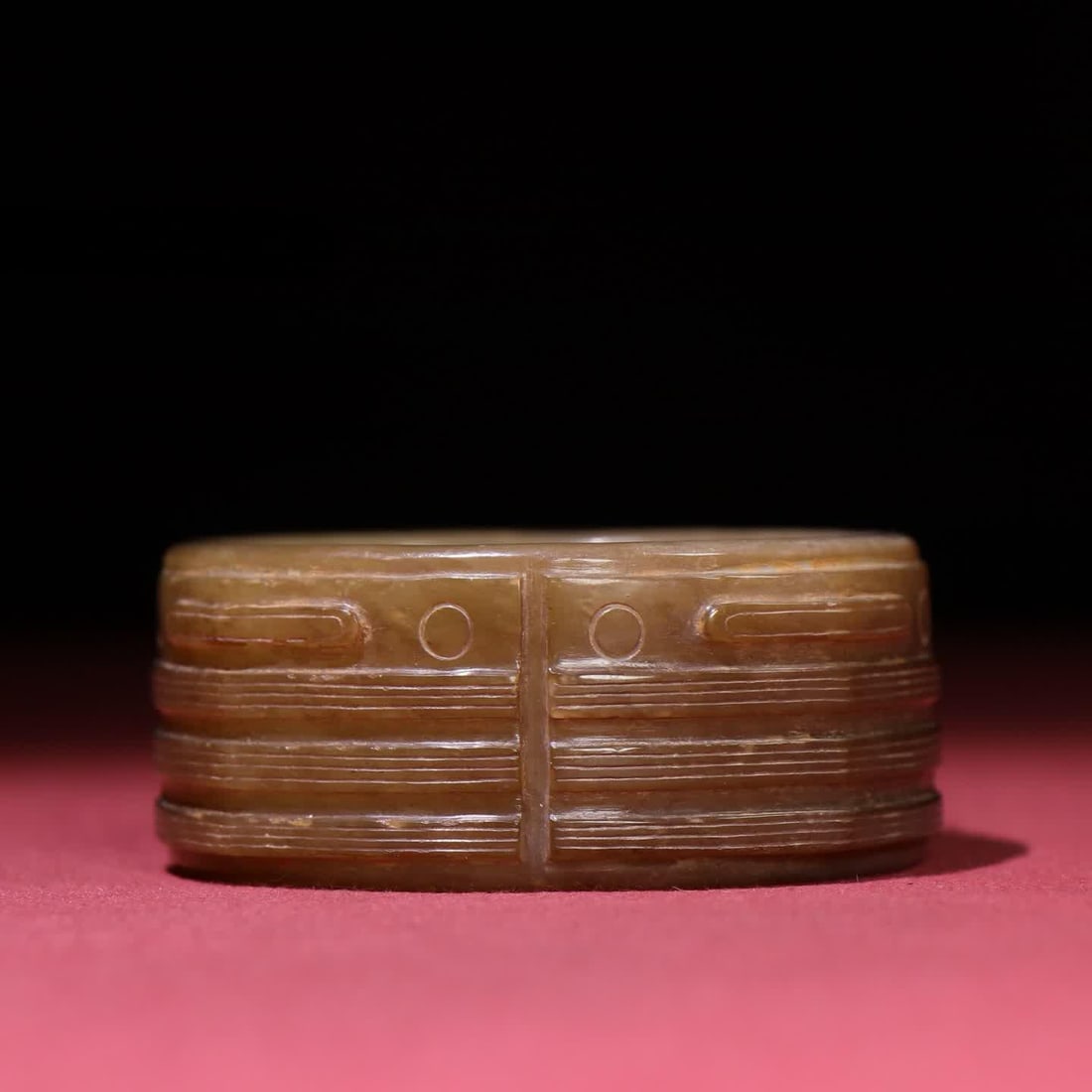 A piece of Han Dynasty jade: Han Dynasty jade cong SIZE: 30x10mm W:129g (The Dimensions Of All Batches Are Manually Measured.If You Need More Detailed Information, Please Contact Our Customer Service Before Bidding.)