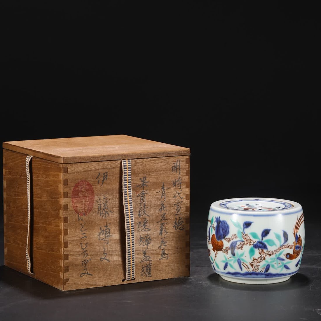 A Ming Dynasty Xuande blue and white colorful flower and bird fruit pattern cricket lid jar (1 of 9)