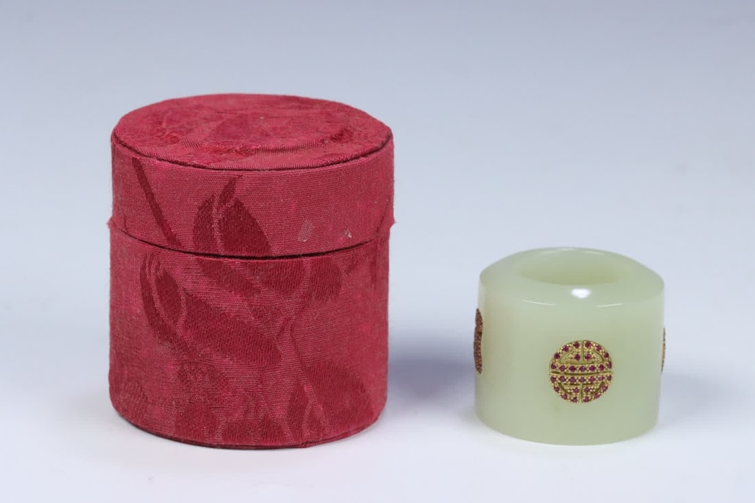 A late Qing Dynasty Hetian jade inlaid silver gilt group longevity pattern finger: Late Qing Dynasty Hetian jade inlaid silver gilt group longevity pattern finger SIZE: 2.9x3.46x2.2cm W:46g (The Dimensions Of All Batches Are Manually Measured.If You Need More Detailed