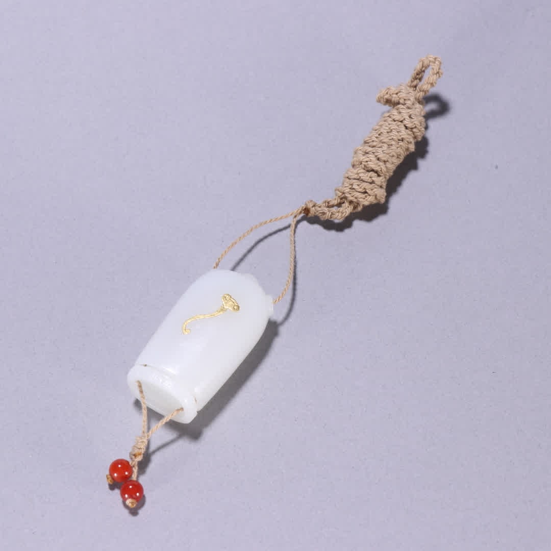 A piece of Qing Dynasty Qing Dynasty Hetian jade inlaid with gold has a Buddha pendant in the heart: Qing Dynasty Qing Dynasty Hetian jade inlaid with gold has a Buddha pendant in the heart SIZE: H:4.5cm W:2.4cm W:32.5g (The Dimensions Of All Batches Are Manually Measured.If You Need More Detailed In