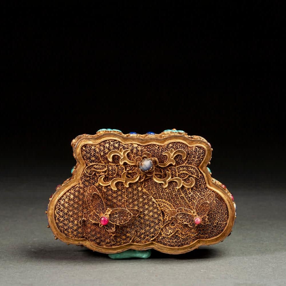 A silver filigree butterfly powder box from the Qing Dynasty court collection: Qing Dynasty court collection silver filigree butterfly powder box SIZE: H:5cm L:12.5cm W:7.5cm (The Dimensions Of All Batches Are Manually Measured.If You Need More Detailed Information, Please Conta