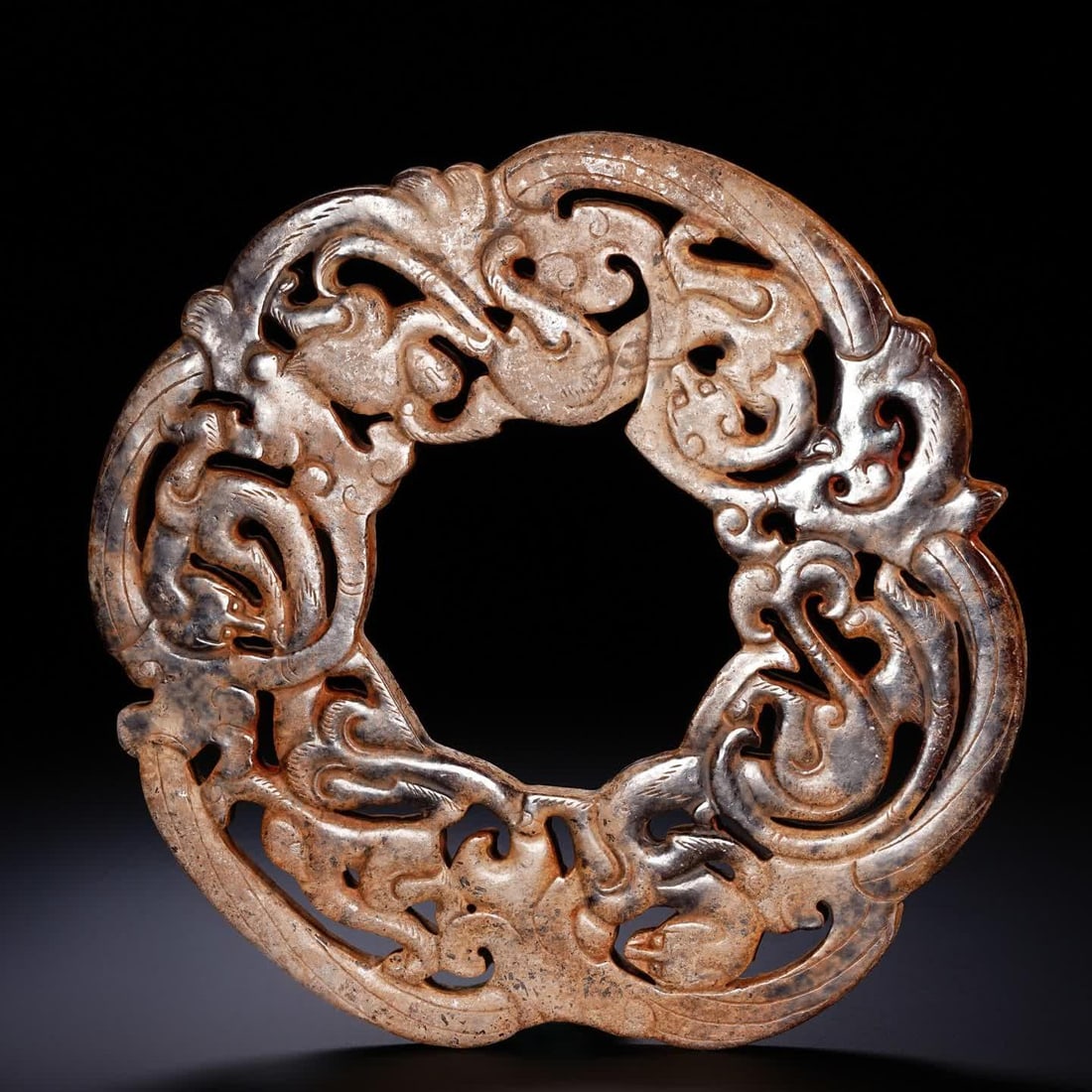 An ancient jade hollow dragon pattern jade: The ancient jade carved out dragon pattern jade jade SIZE: D:13cm T:0.53cm W:138.5g (The Dimensions Of All Batches Are Manually Measured.If You Need More Detailed Information, Please Contact Our Custo