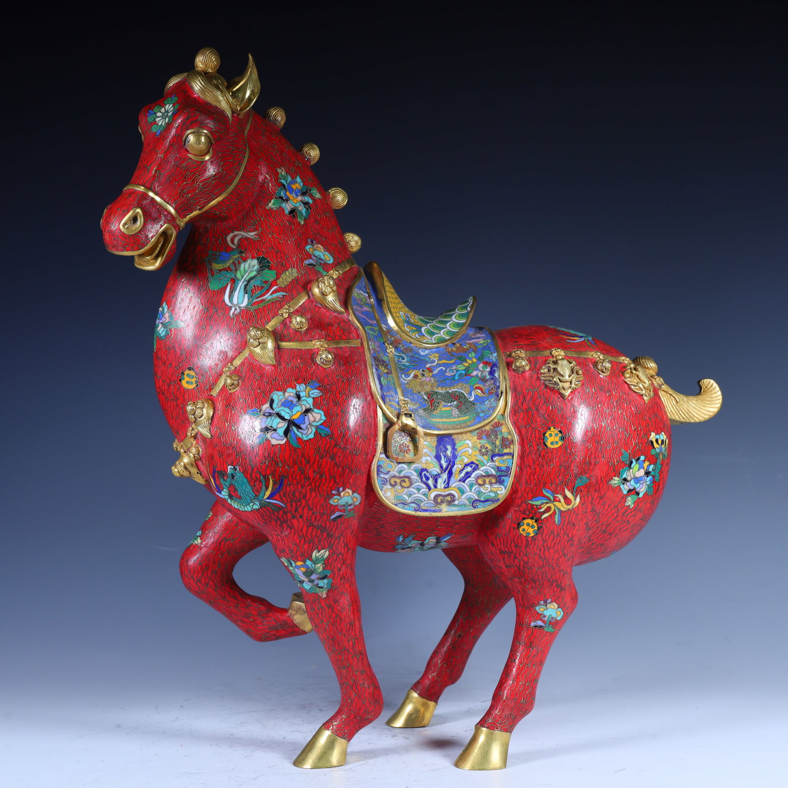 A Qing Dynasty cloisonné cloisonné enamel Tang horse ornament: Qing Dynasty cloisonné cloisonné enamel Tang horse ornament SIZE: H:43cm L:41cm W:19cm W:11.7kg (The Dimensions Of All Batches Are Manually Measured.If You Need More Detailed Information, Please Con