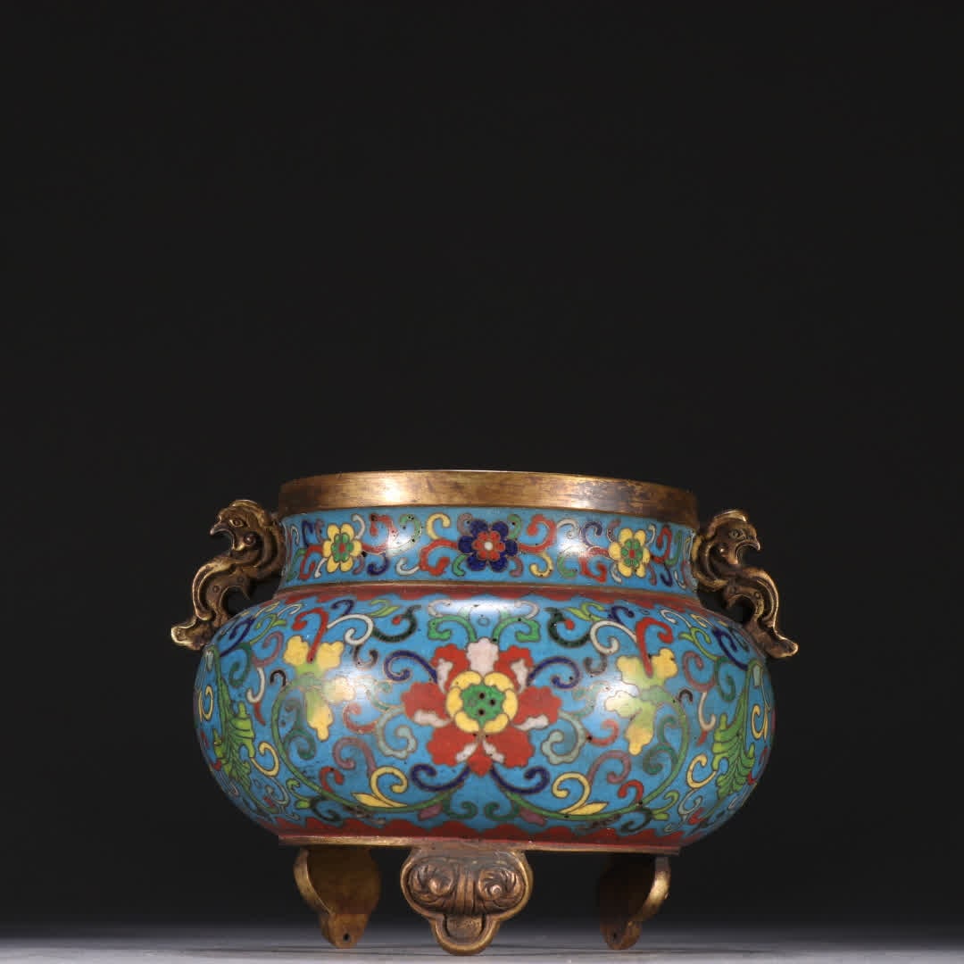 A Qing Dynasty copper tire cloisonné enamel entwined lotus pattern three-legged incense burner: Qing Dynasty copper tire cloisonné enamel entwined lotus pattern three-legged incense burner SIZE: H:7.7cm W:11cm W:460g (The Dimensions Of All Batches Are Manually Measured.If You Need More Detailed