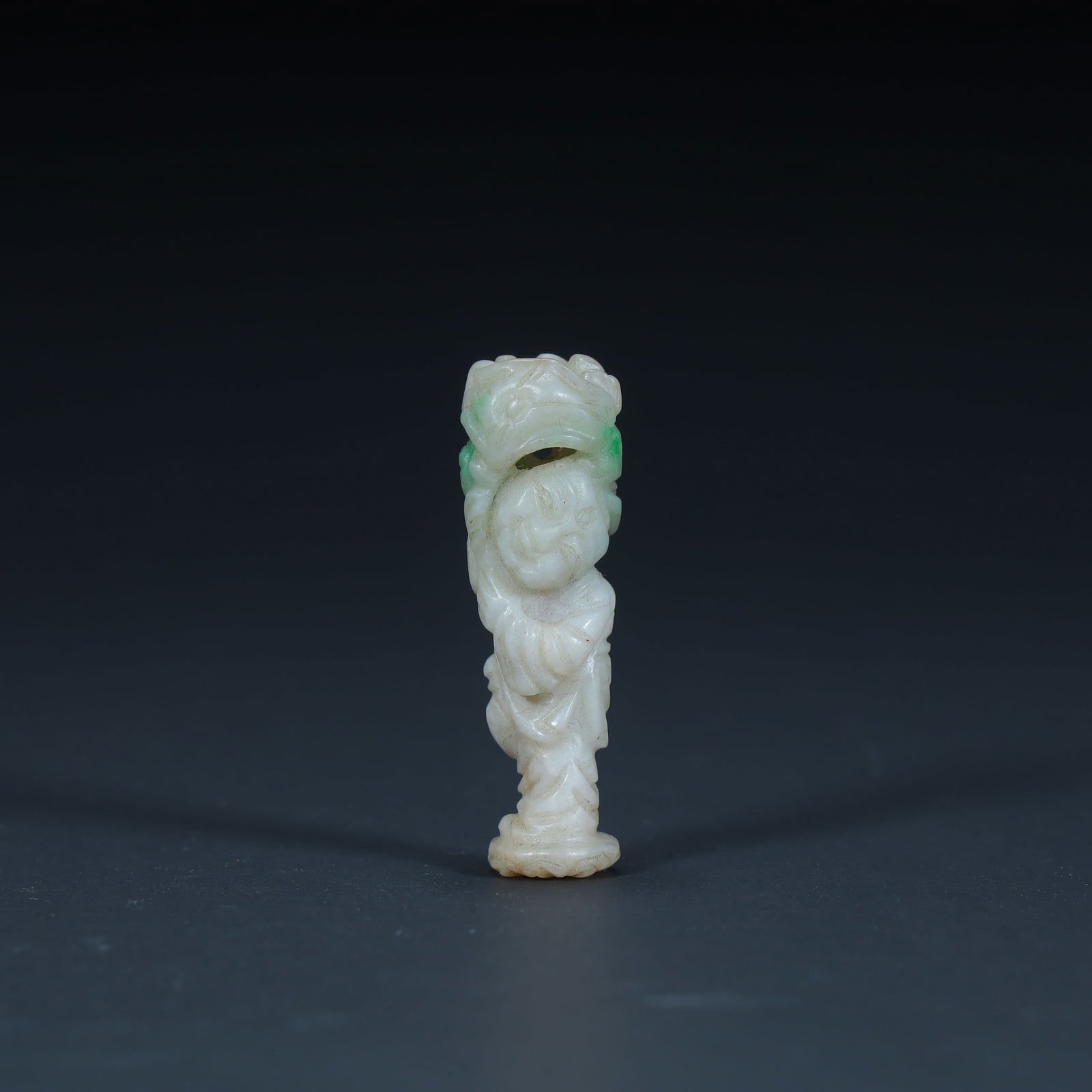 A piece of Qing Dynasty jade "Tongzi holding auspiciousness" pendant: Qing Dynasty jade "boy holding auspiciousness" pendant SIZE: H:4.5cm L:1.3cm W:1.3cm W:10.9g (The Dimensions Of All Batches Are Manually Measured.If You Need More Detailed Information, Please Contact