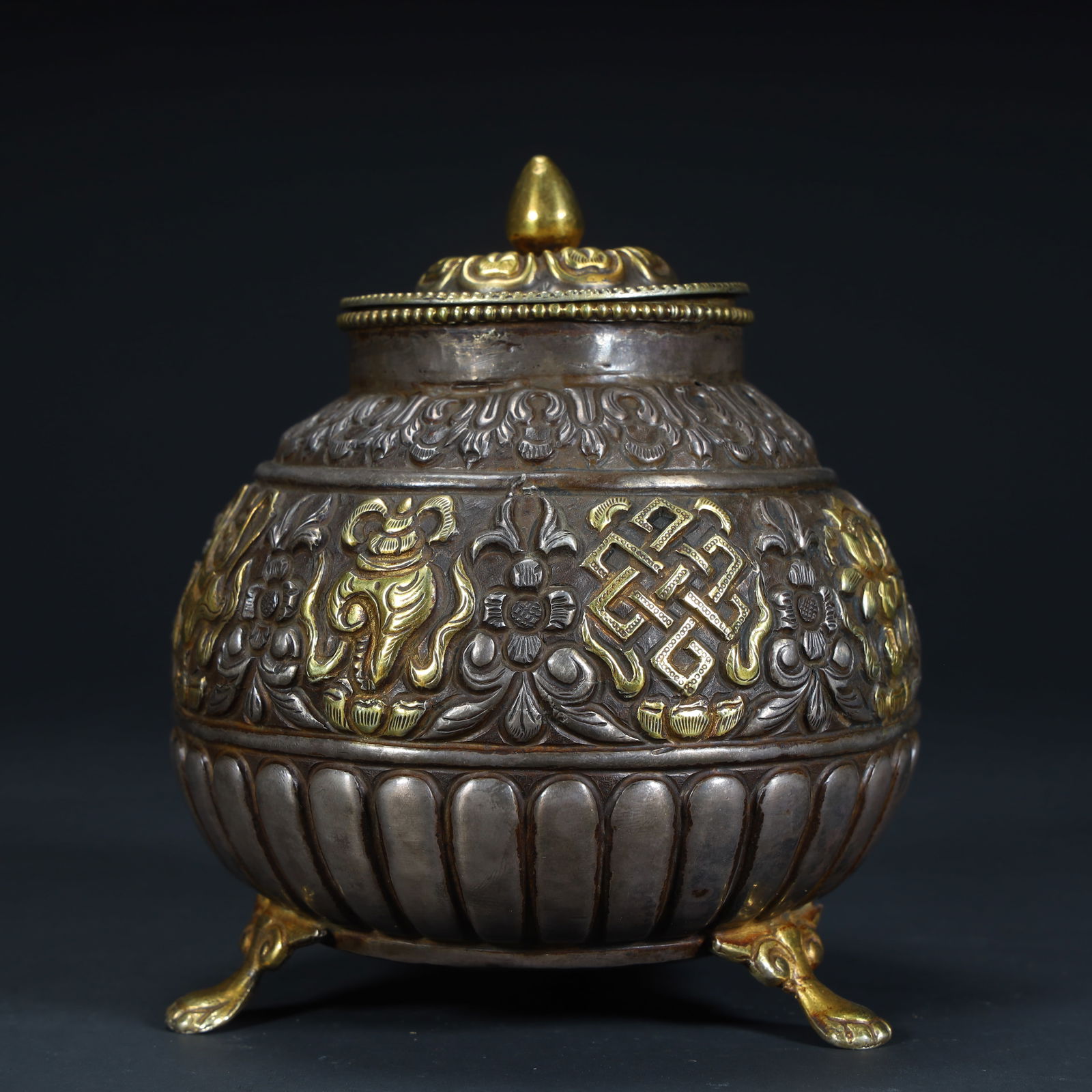 A Qing Dynasty silver-gilt Tibetan auspicious pattern lid jar (1 of 11)