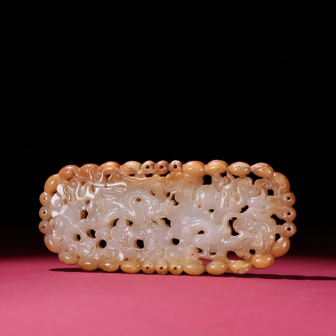 A Han Dynasty jade white jade red dragon pendant: Han Dynasty jade white jade red dragon pendant SIZE: 180x78x10mm W:301g (The Dimensions Of All Batches Are Manually Measured.If You Need More Detailed Information, Please Contact Our Customer Service