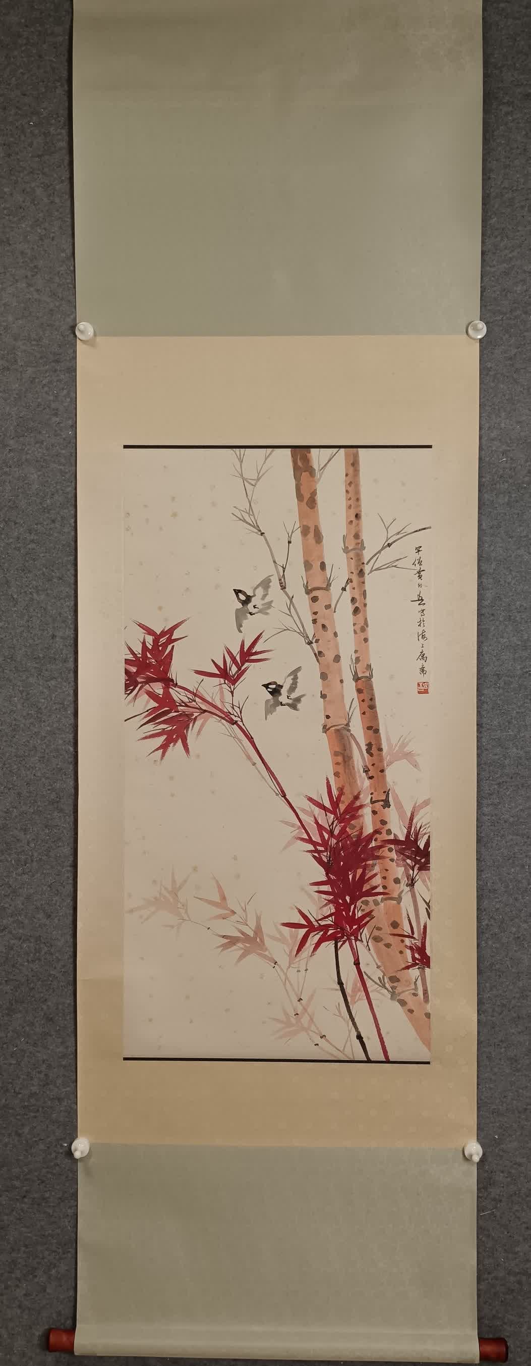 A picture of Huang Huanwu's flowers and birds on paper: Huang Huanwu's paper flower and bird picture SIZE: Painting Core50x100 (The Dimensions Of All Batches Are Manually Measured.If You Need More Detailed Information, Please Contact Our Customer Service B