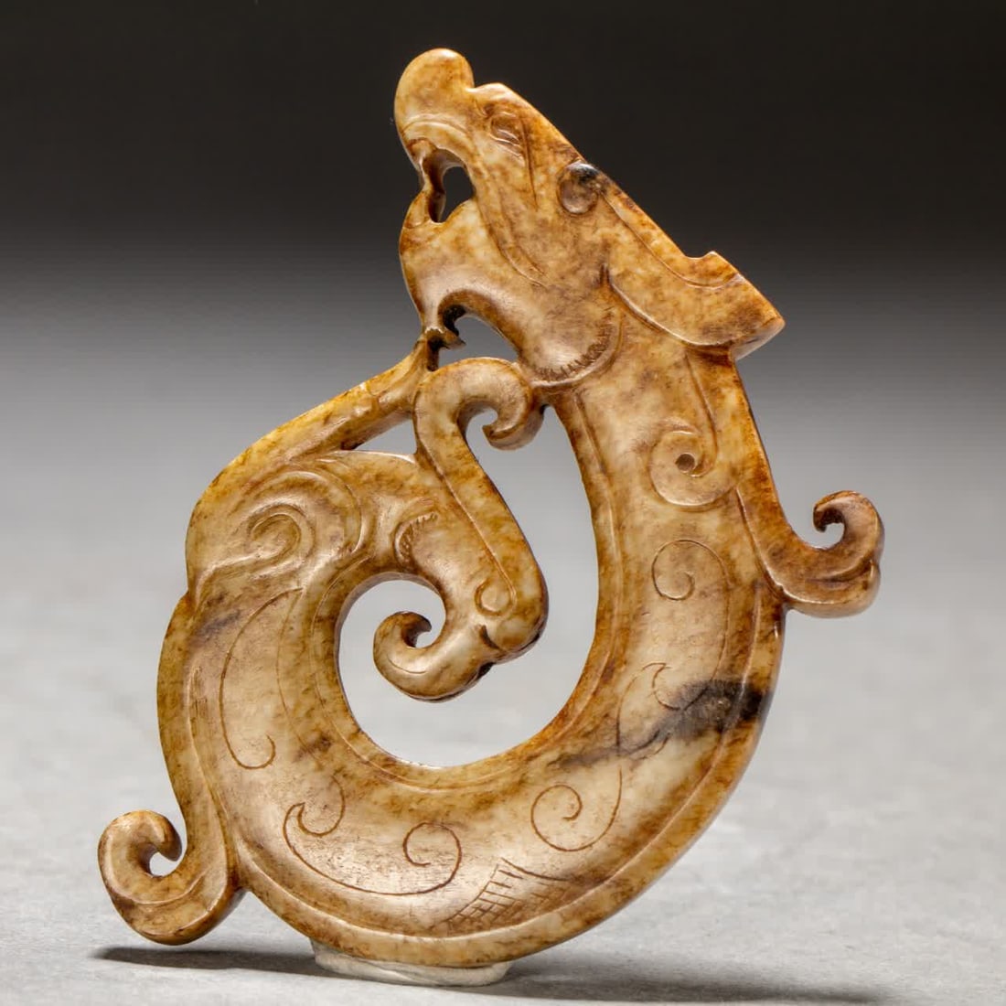 An ancient jade dragon: The ancient jade dragon SIZE: L:7.5cm W:8cm (The Dimensions Of All Batches Are Manually Measured.If You Need More Detailed Information, Please Contact Our Customer Service Before Bidding.)