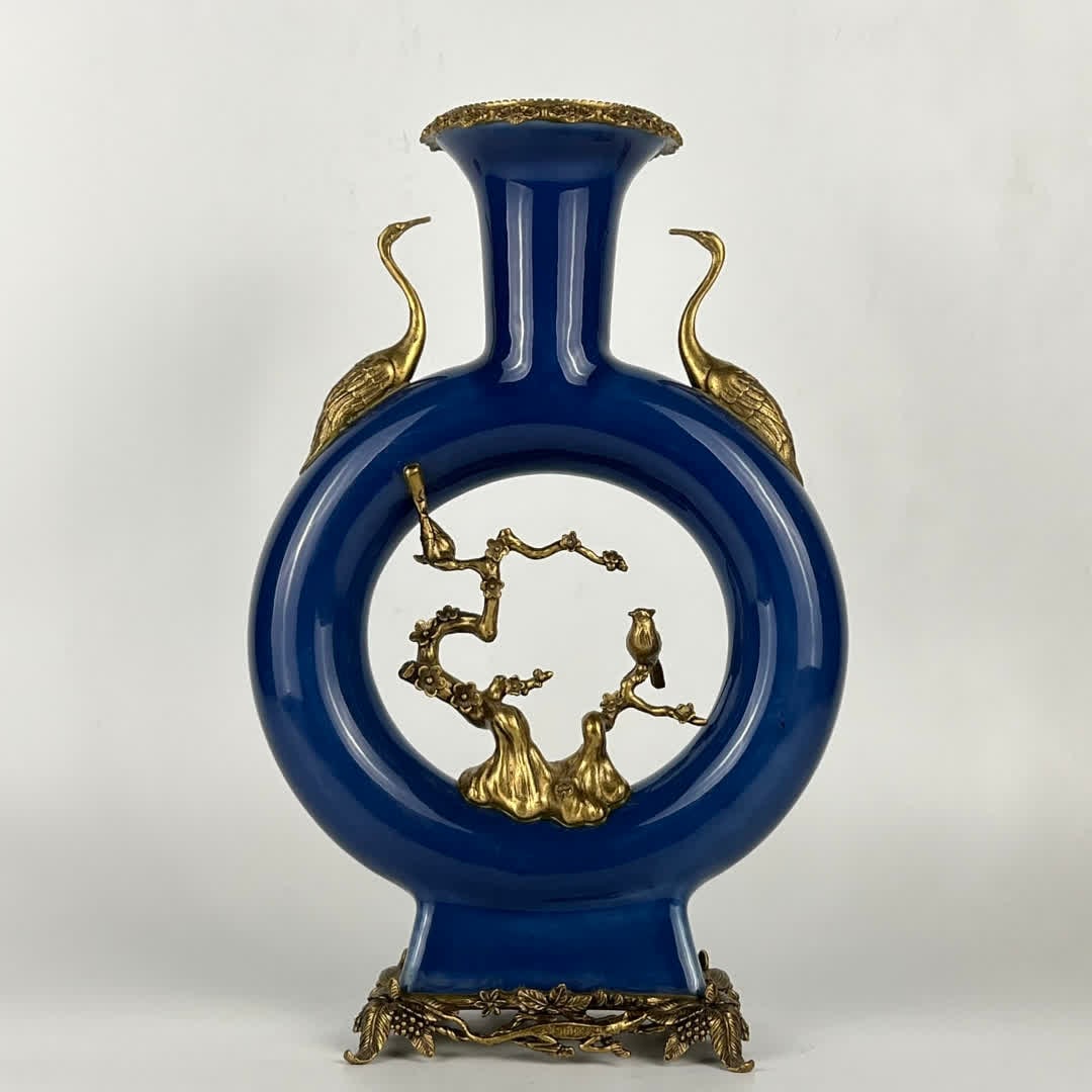 A Qing Dynasty sky blue glaze inlaid with copper is happy to have a hollow flat bottle at the tip of: Qing Dynasty sky blue glaze inlaid with copper is happy to have a hollow flat bottle at the tip of the eyebrows SIZE: H: 42.5cm mouthD: 12cm D: 27cm Bottom diameter 18cm (The Dimensions Of All Batches