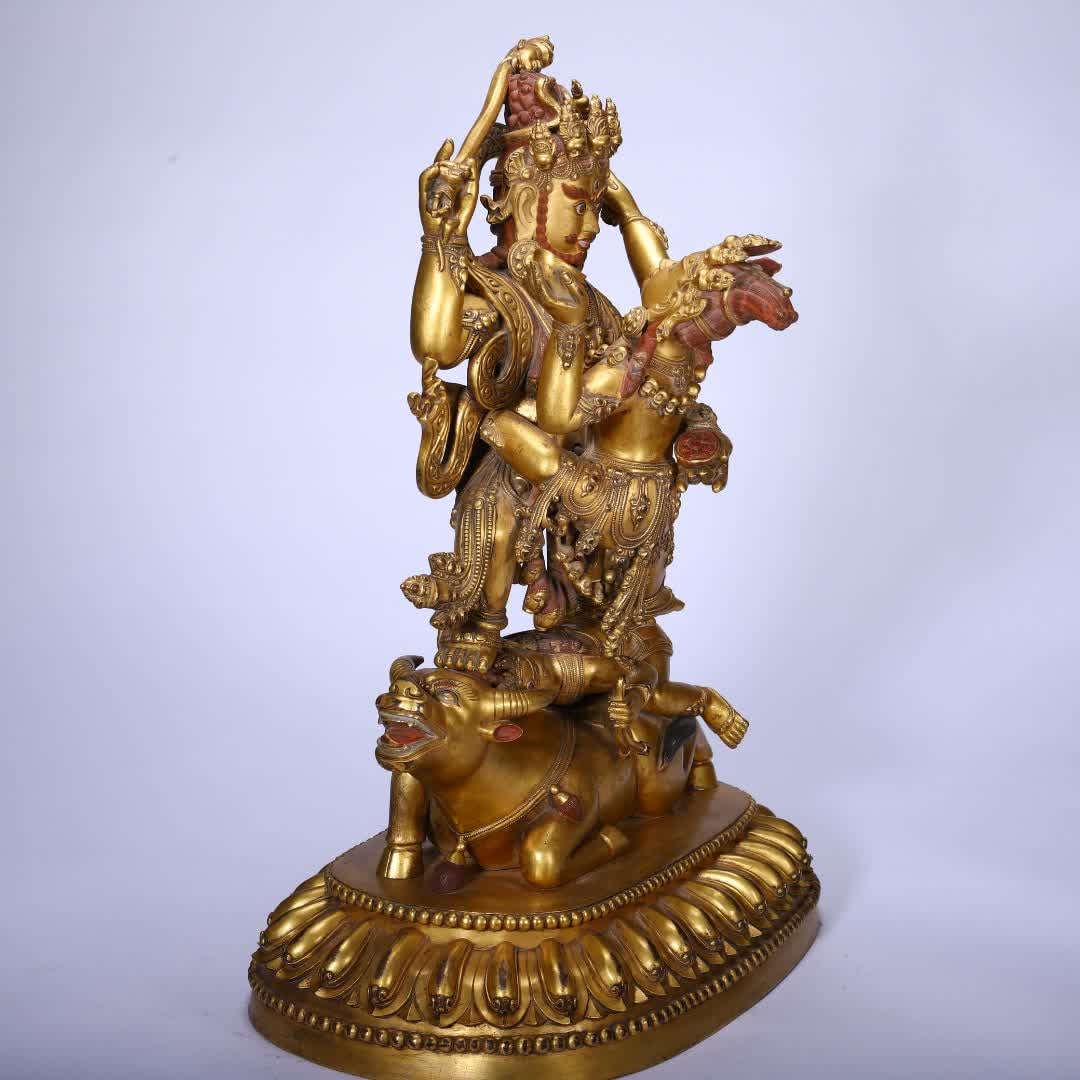 A bronze gilt Buddha statue of the Qing Dynasty (1 of 9)