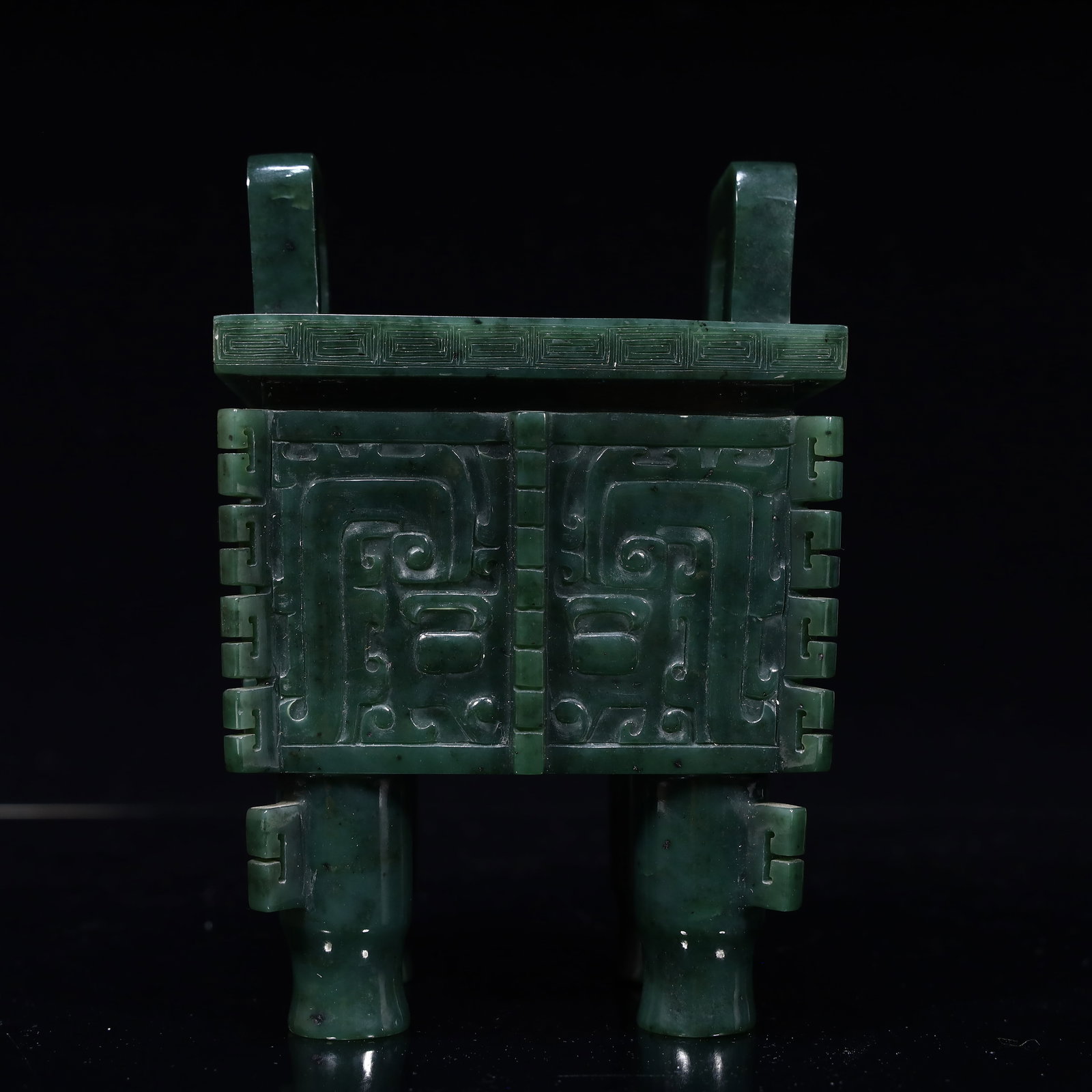 A piece of Hetian jade tripod: Hetian jade tripod SIZE: L:10cm W:8cm H:14cm W:780g (The Dimensions Of All Batches Are Manually Measured.If You Need More Detailed Information, Please Contact Our Customer Service Before Bidding.)