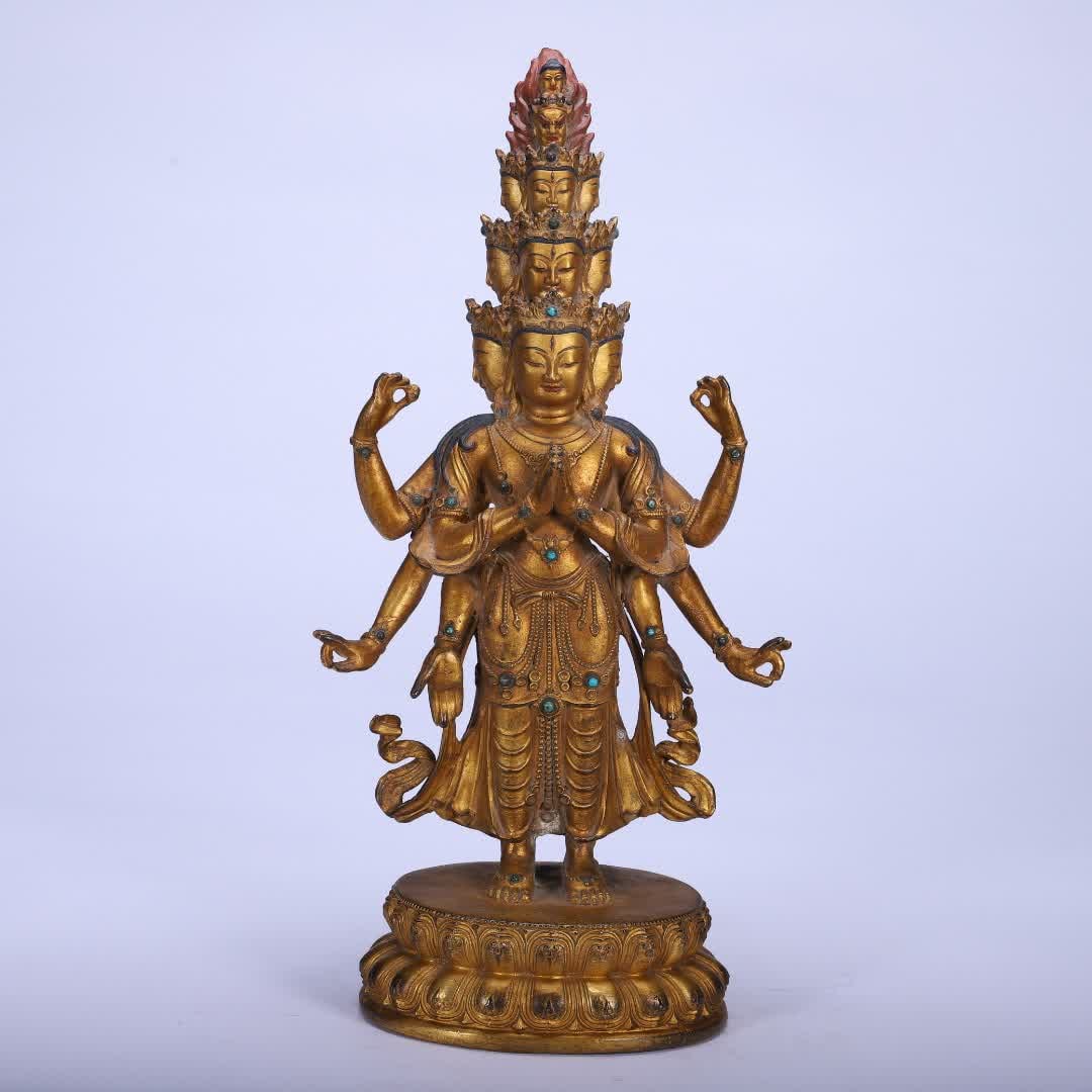 A bronze gilt Buddha statue of the Qing Dynasty: Qing Dynasty copper gilt Buddha statue SIZE: L:14cm W:8cm H:29cm W:1500g (The Dimensions Of All Batches Are Manually Measured.If You Need More Detailed Information, Please Contact Our Customer Service